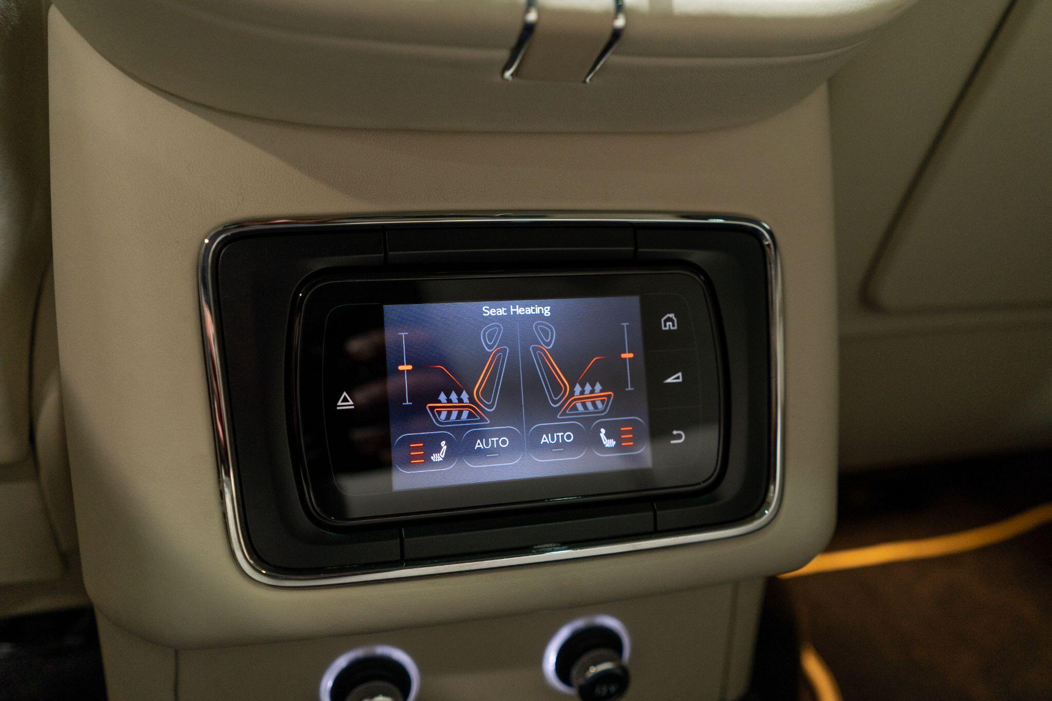 Bentley Bentayga view 30