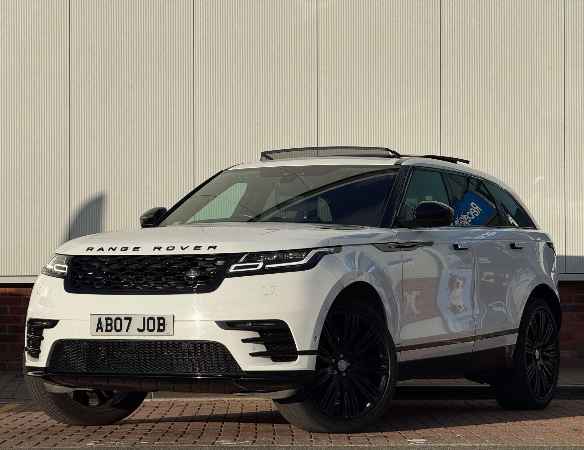 Land Rover Range Rover Velar view 3