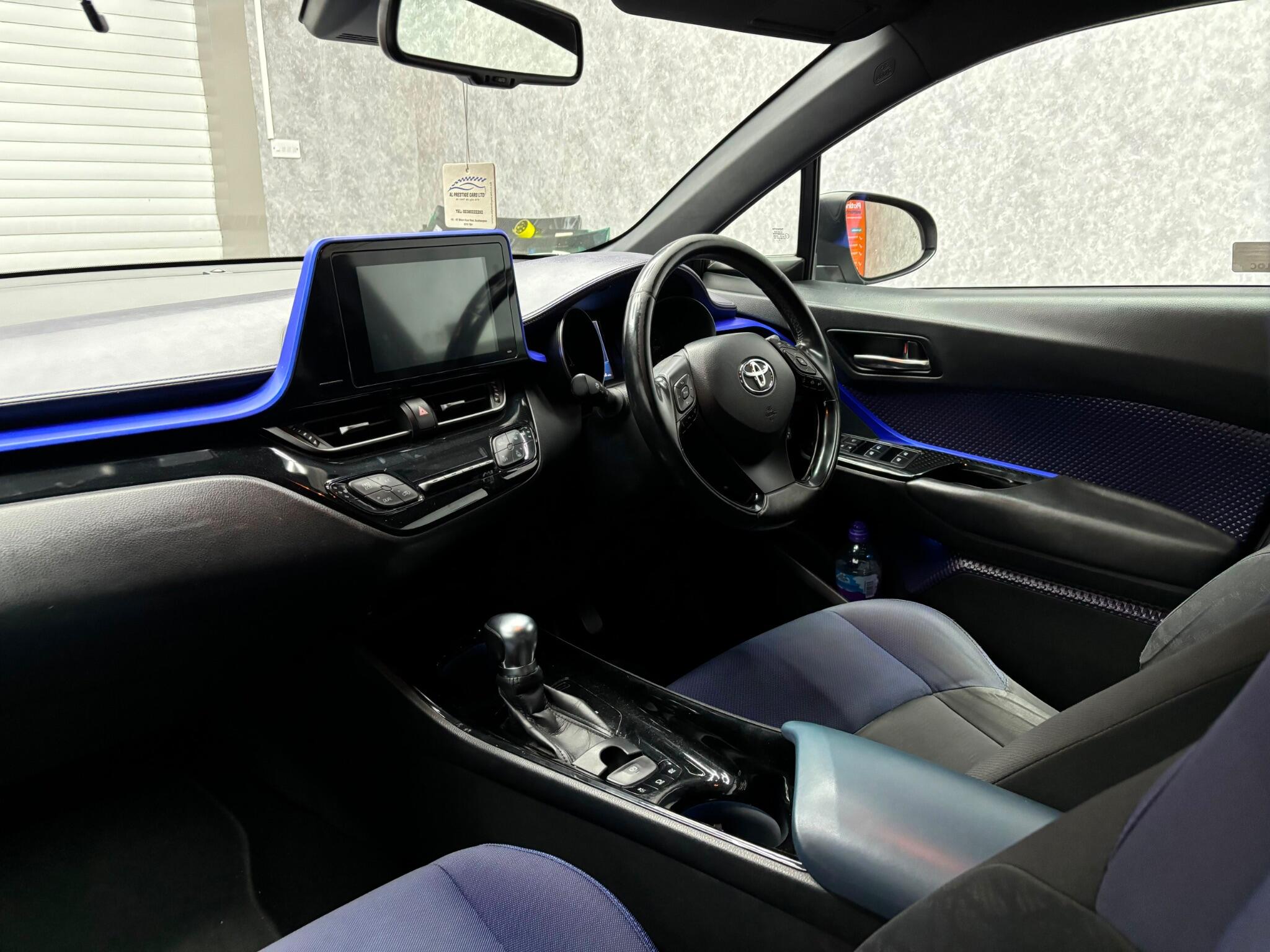 Toyota C-HR view 8