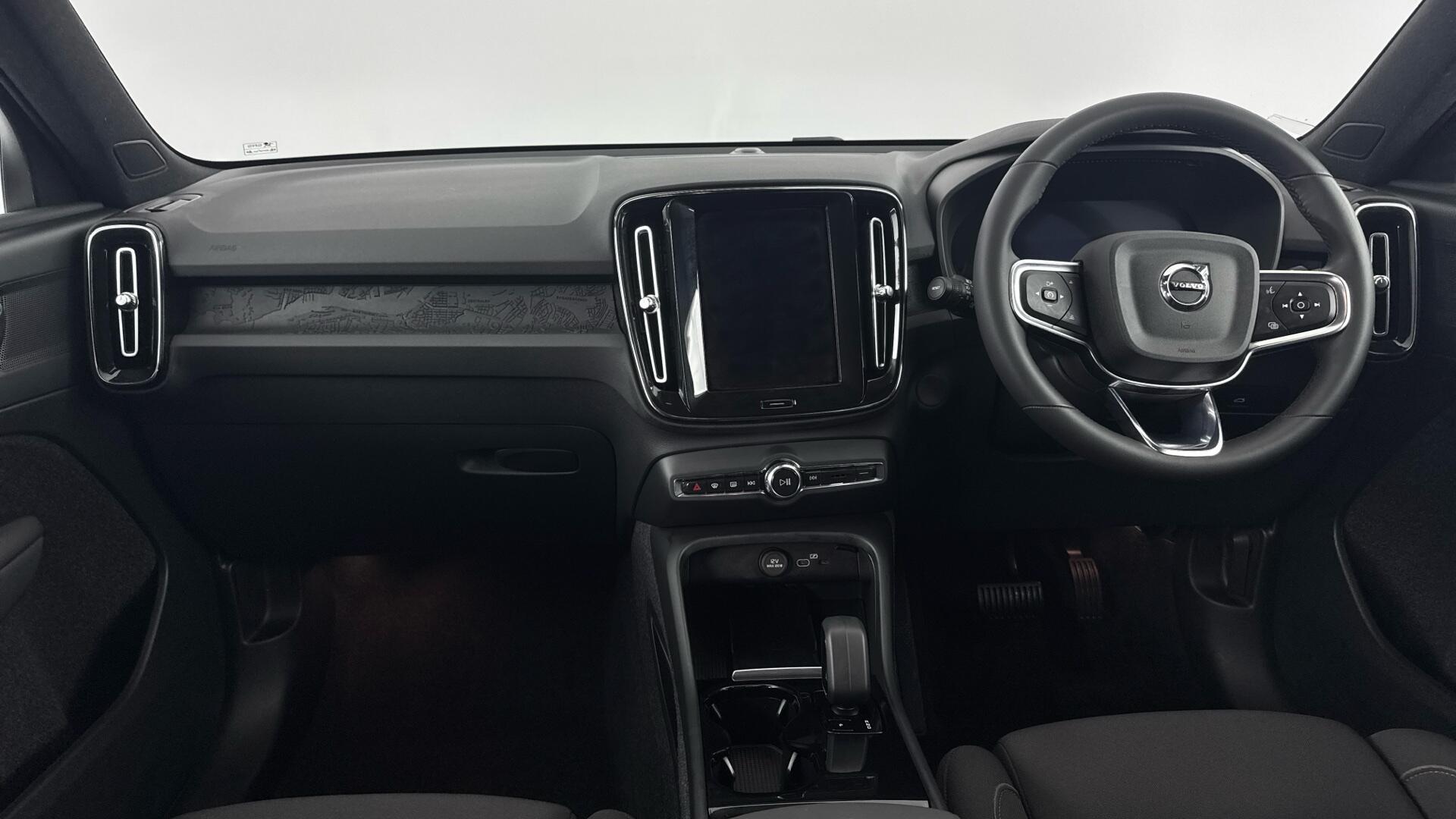 Volvo EX40 view 11