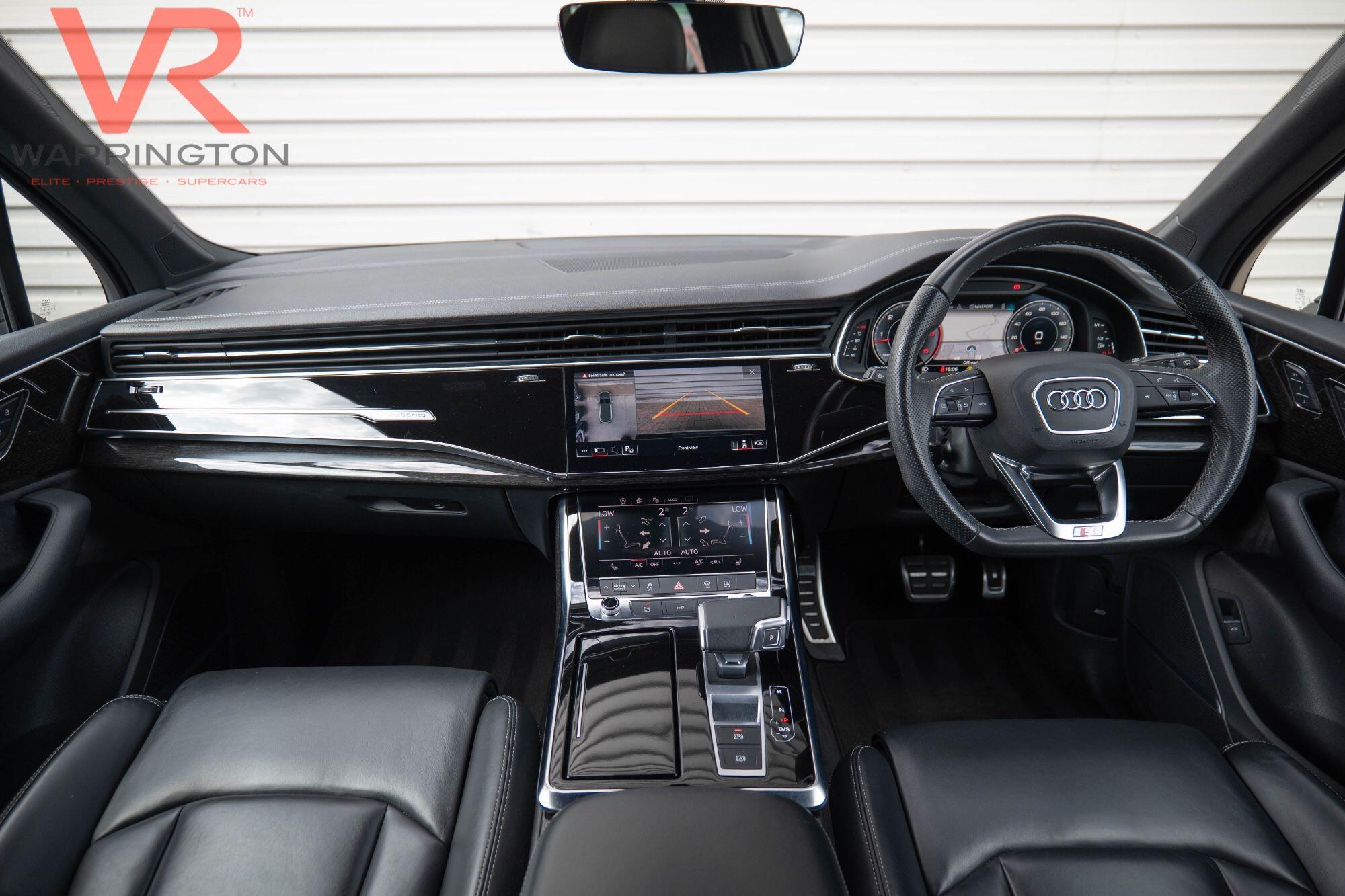 Audi Q7 view 2