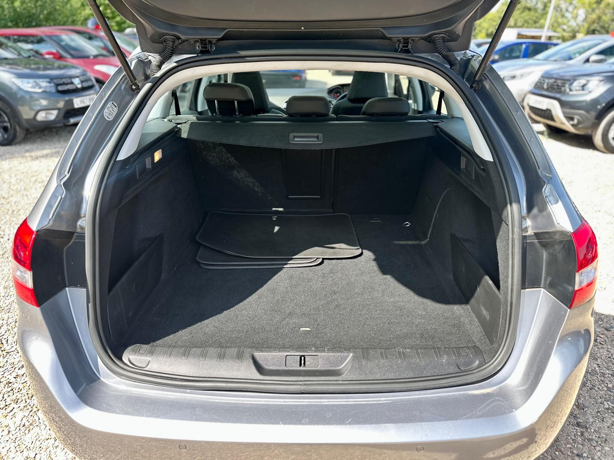 Peugeot 308 view 16