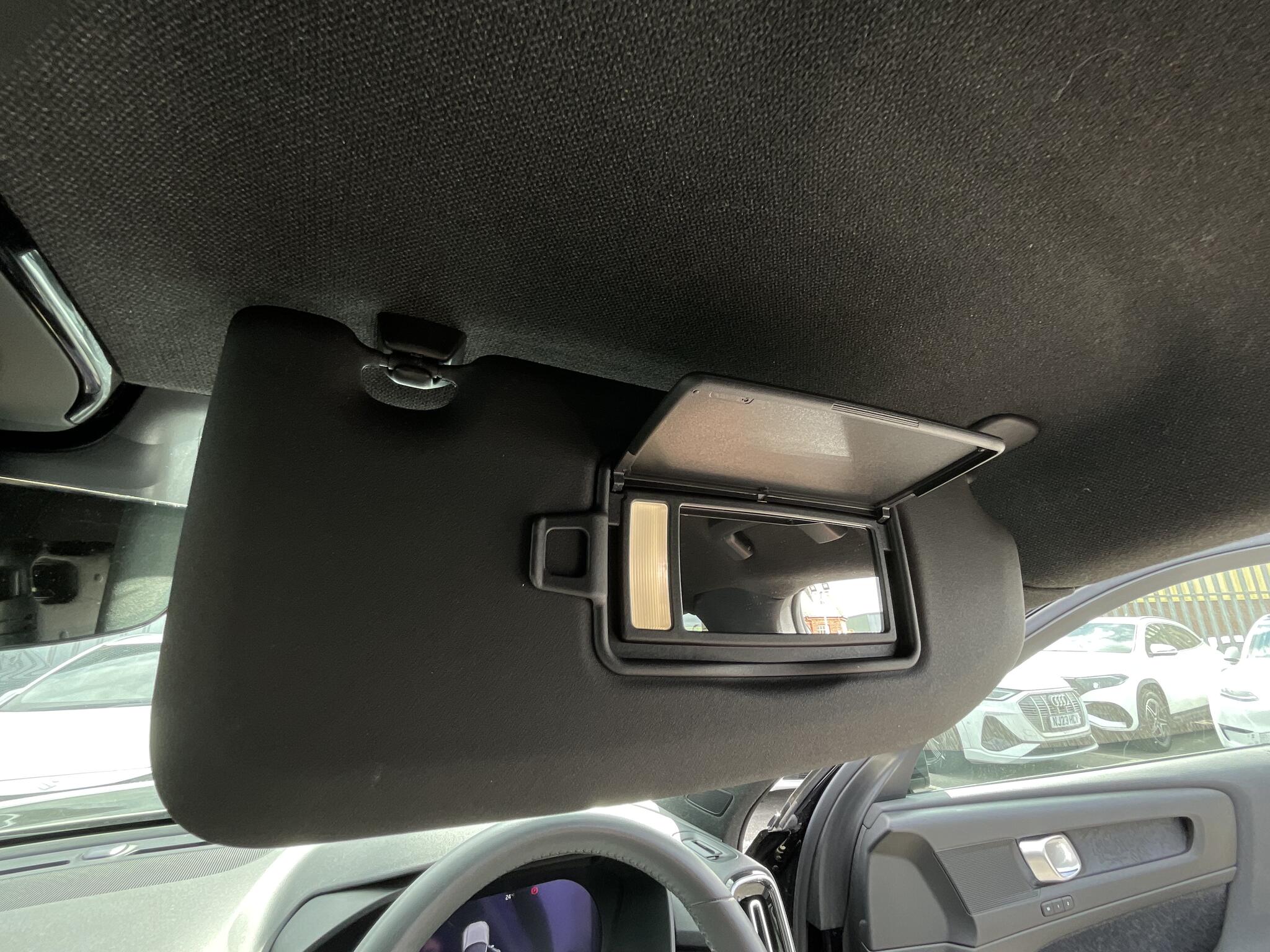 Volvo XC40 view 35