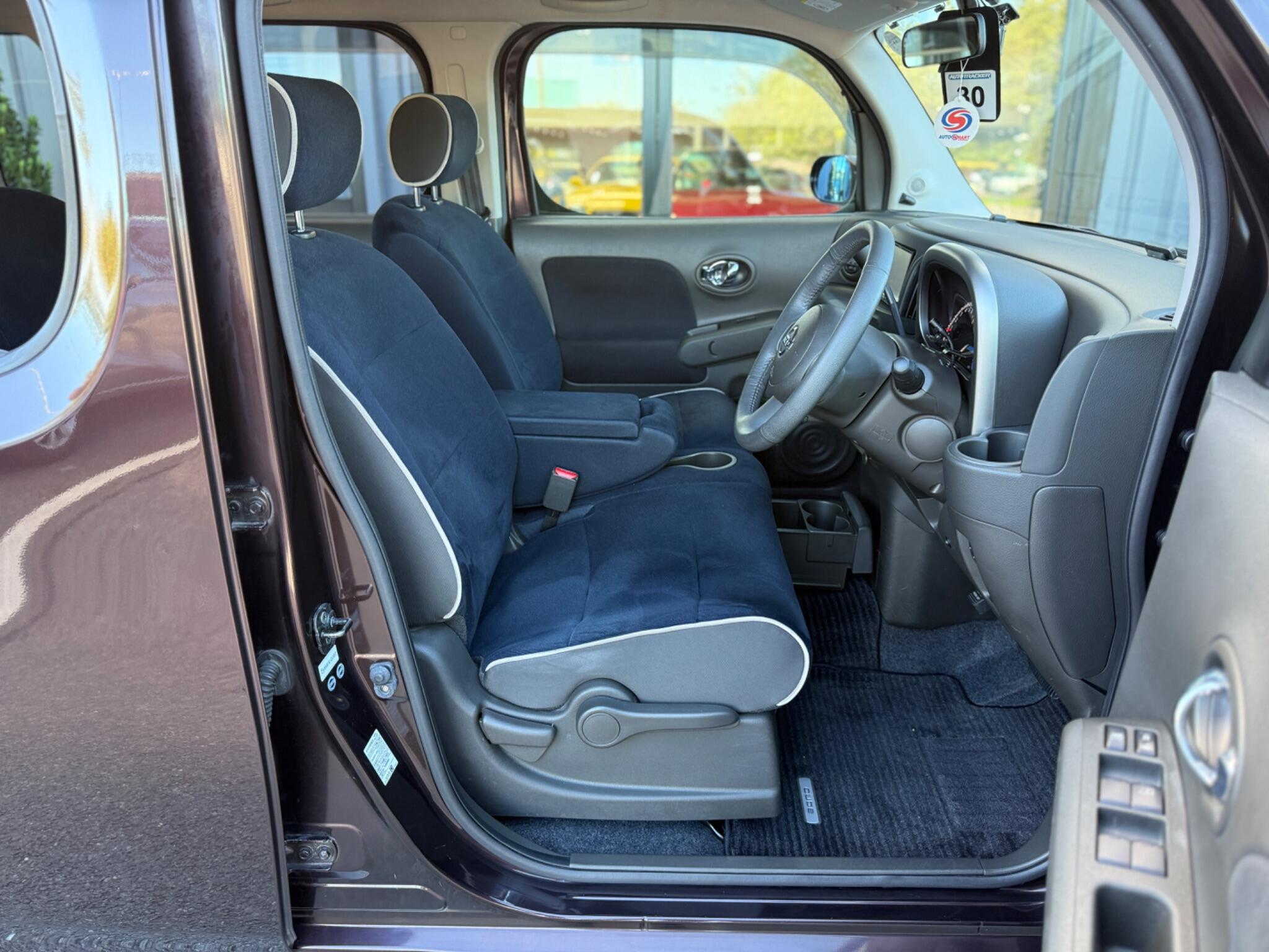 Nissan Cube view 24