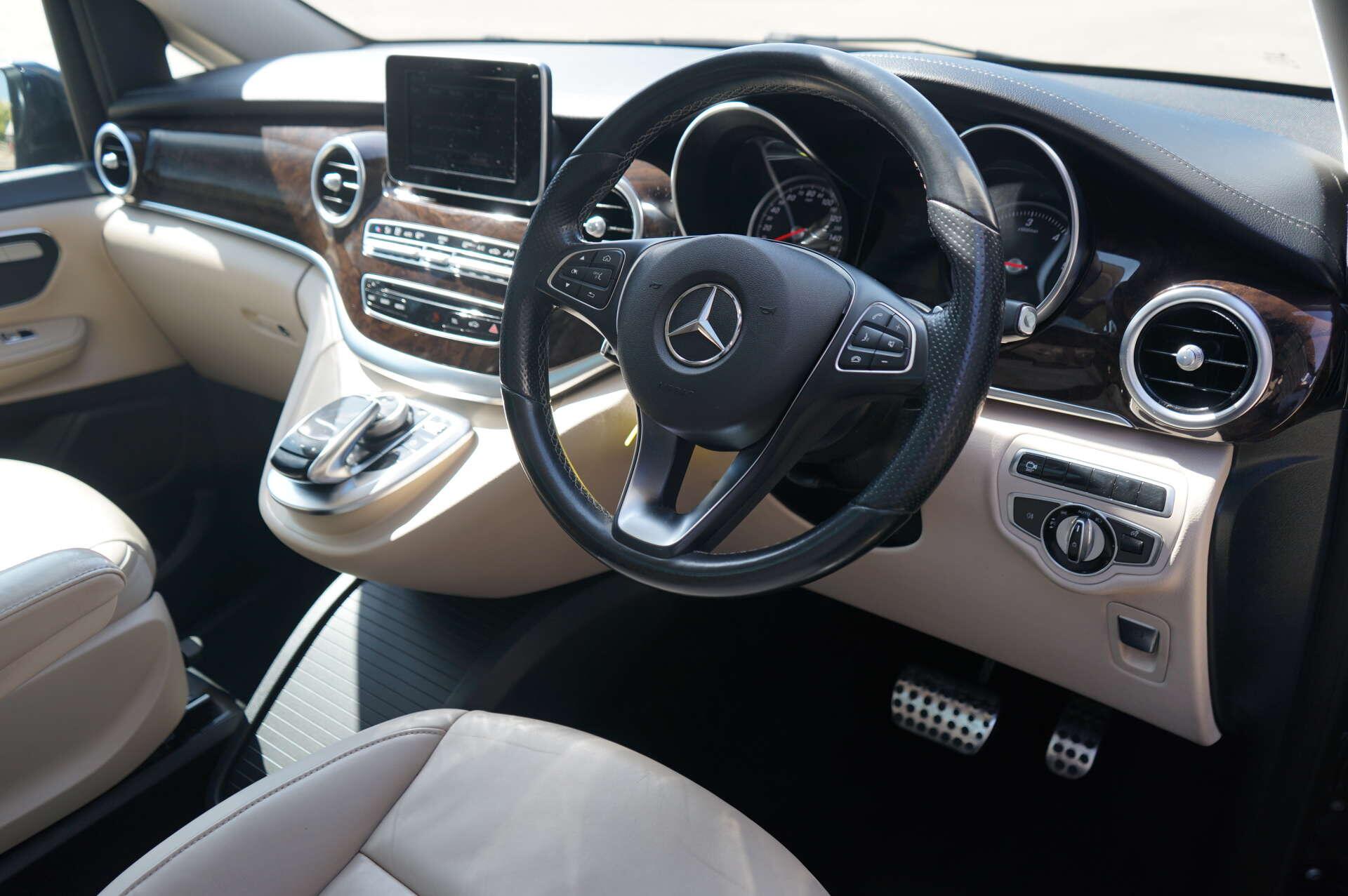 Mercedes-Benz V-Class view 2