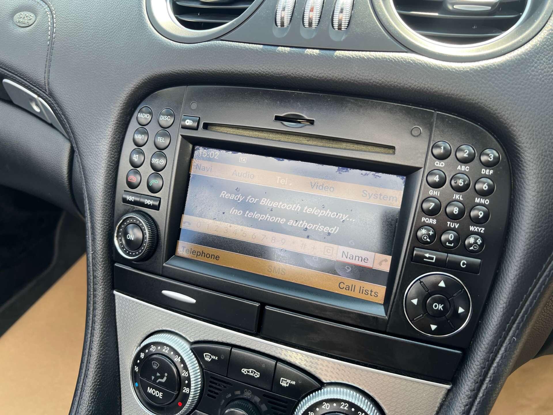 Mercedes-Benz SL view 29
