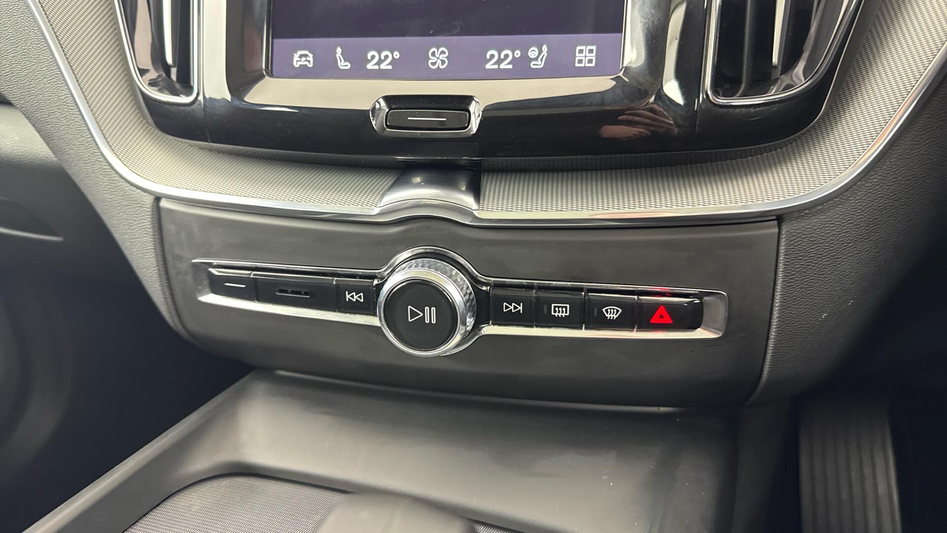 Volvo XC60 view 30