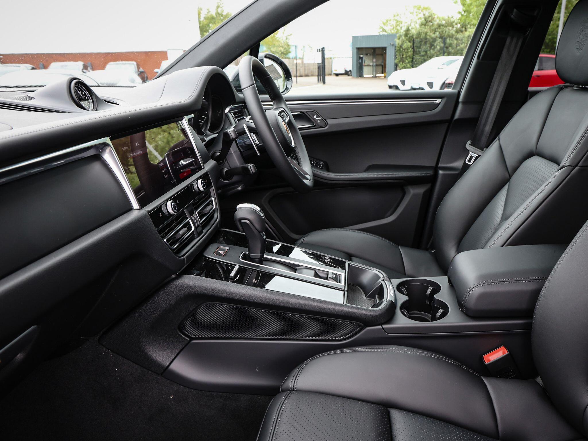 Porsche Macan view 43