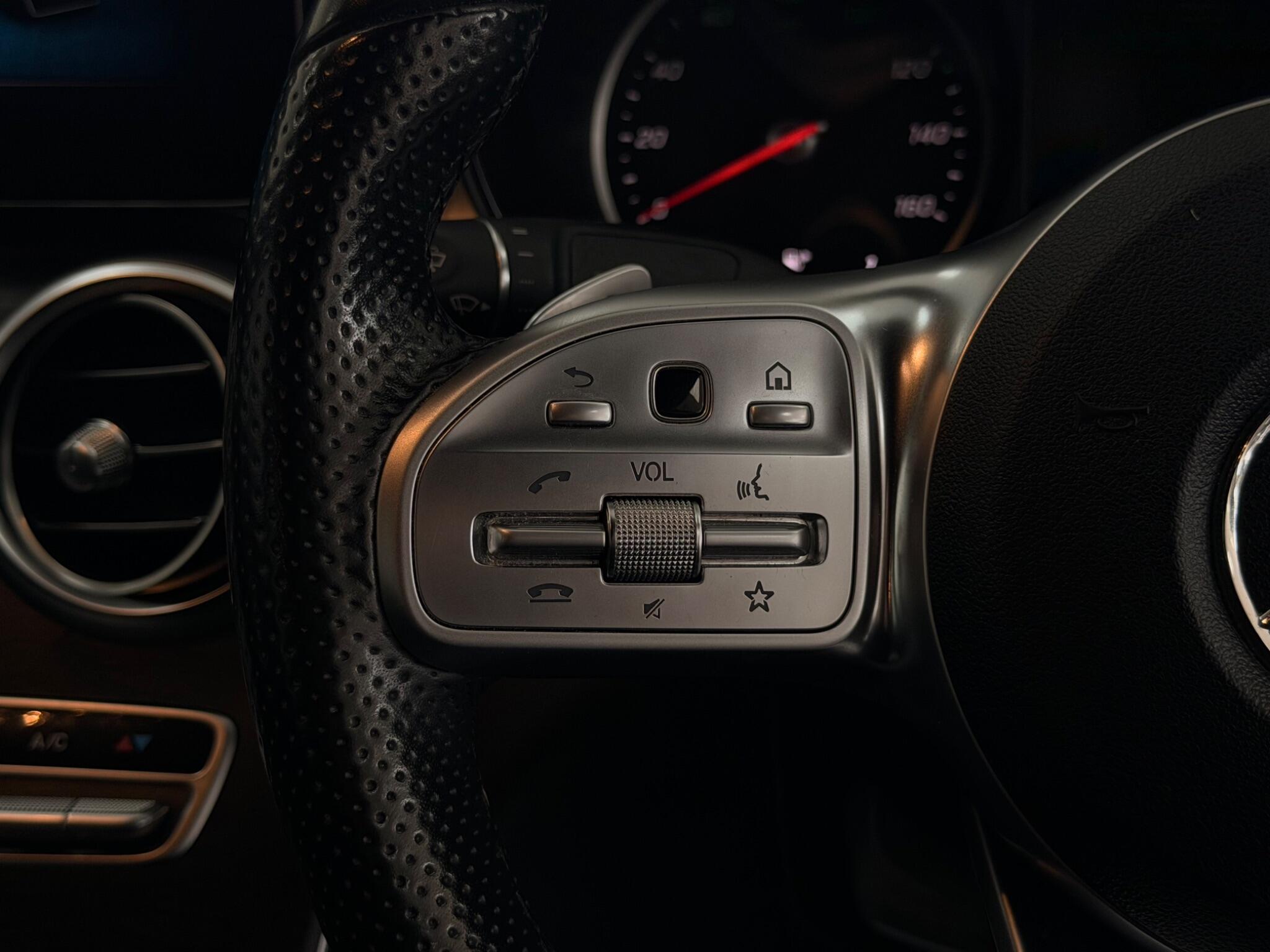 Mercedes-Benz C-Class view 25