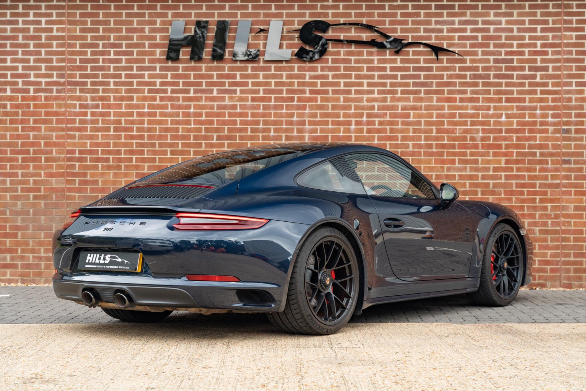 Porsche 911 view 8
