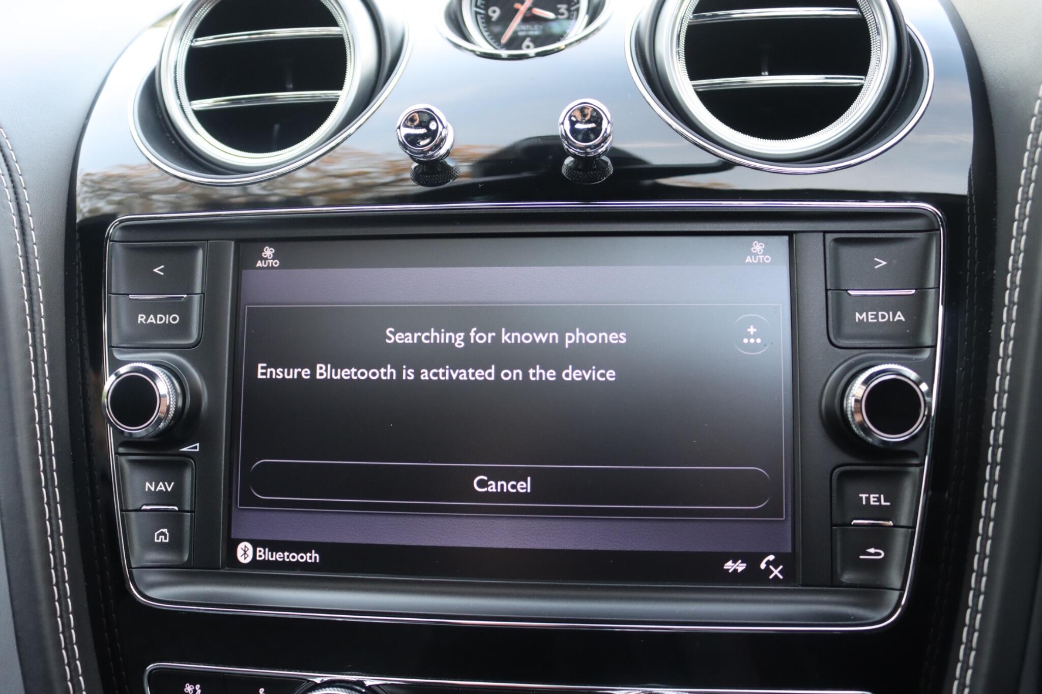 Bentley Bentayga view 70