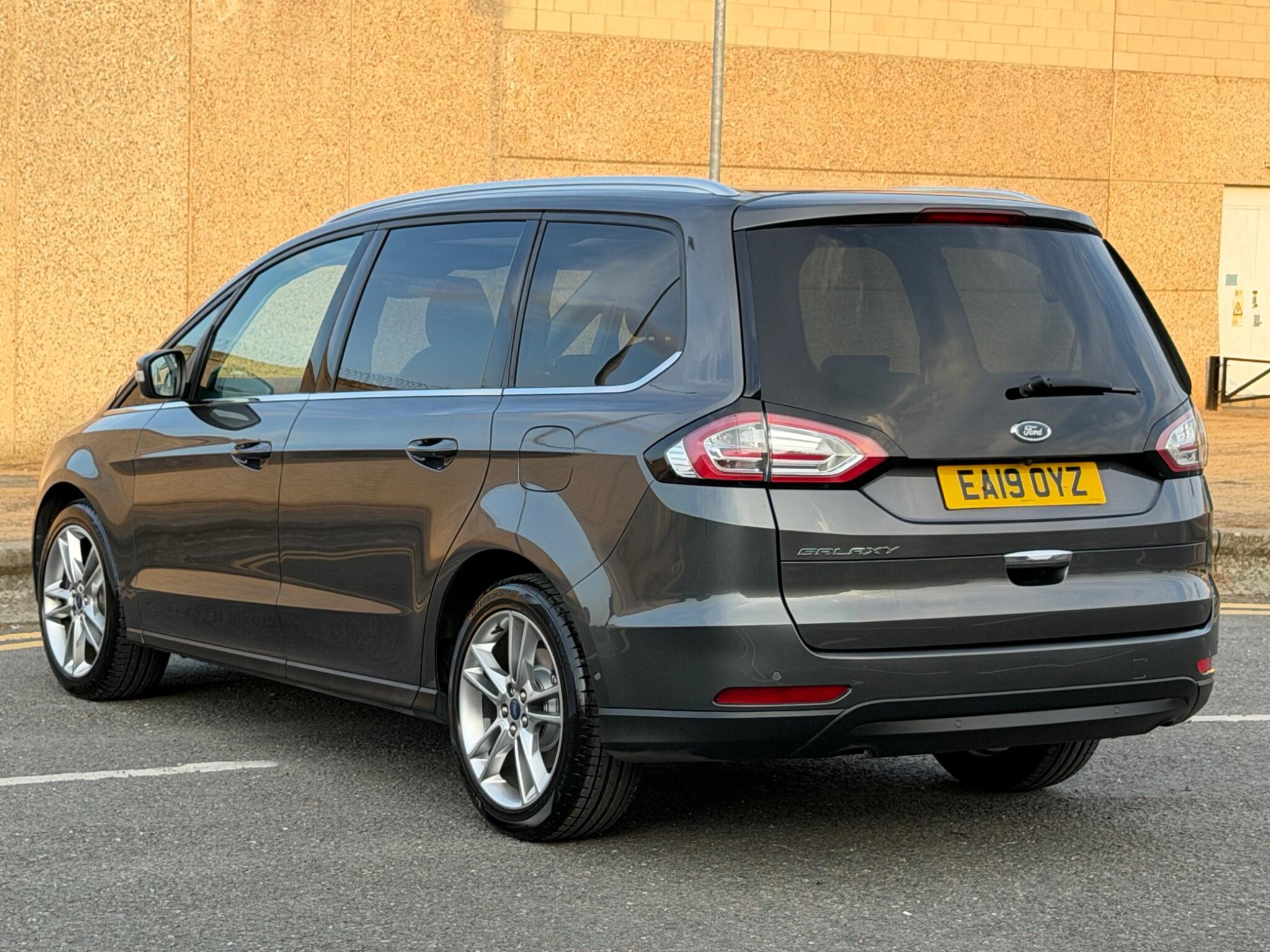 Ford Galaxy view 8