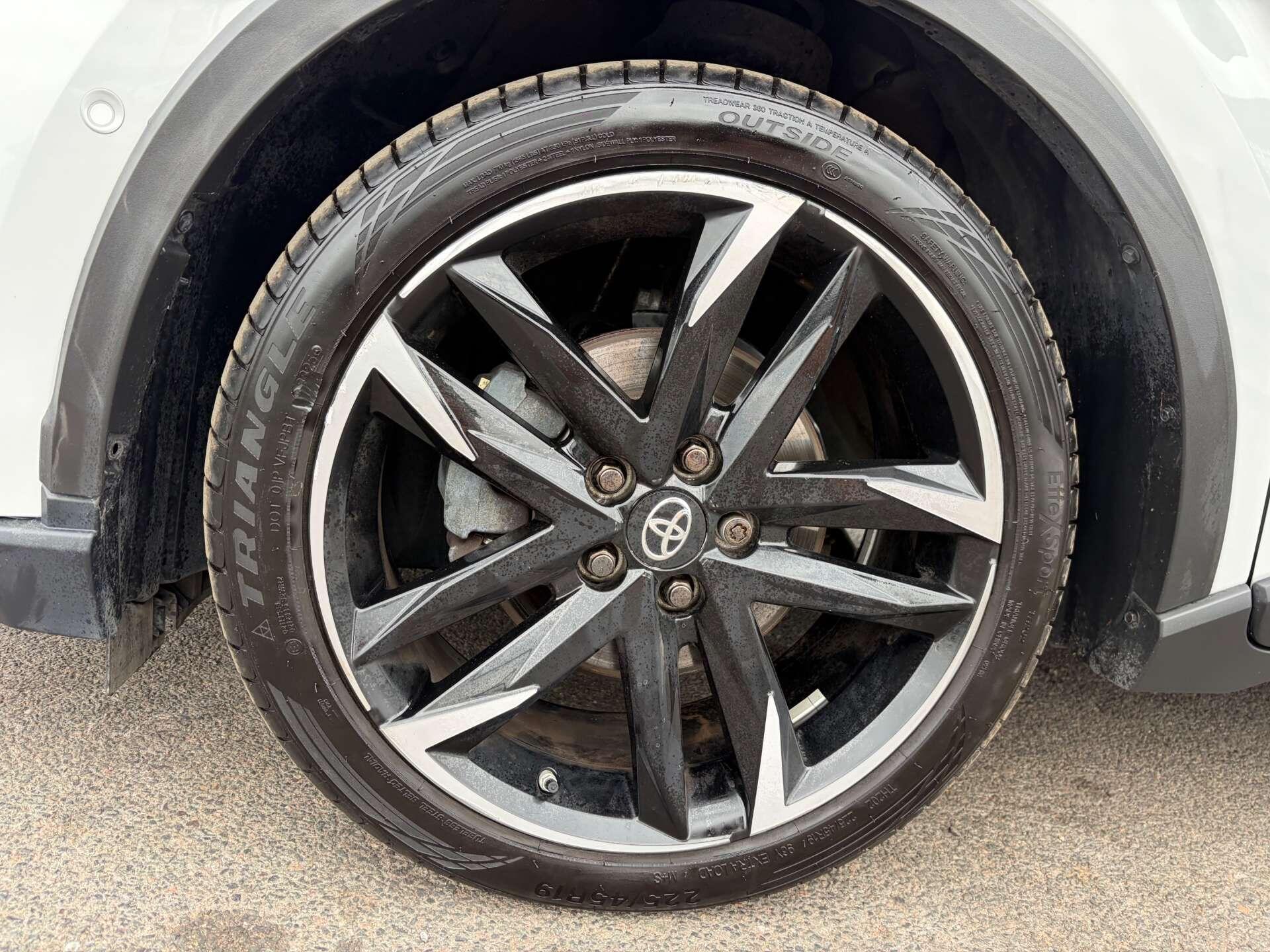 Toyota C-HR view 10