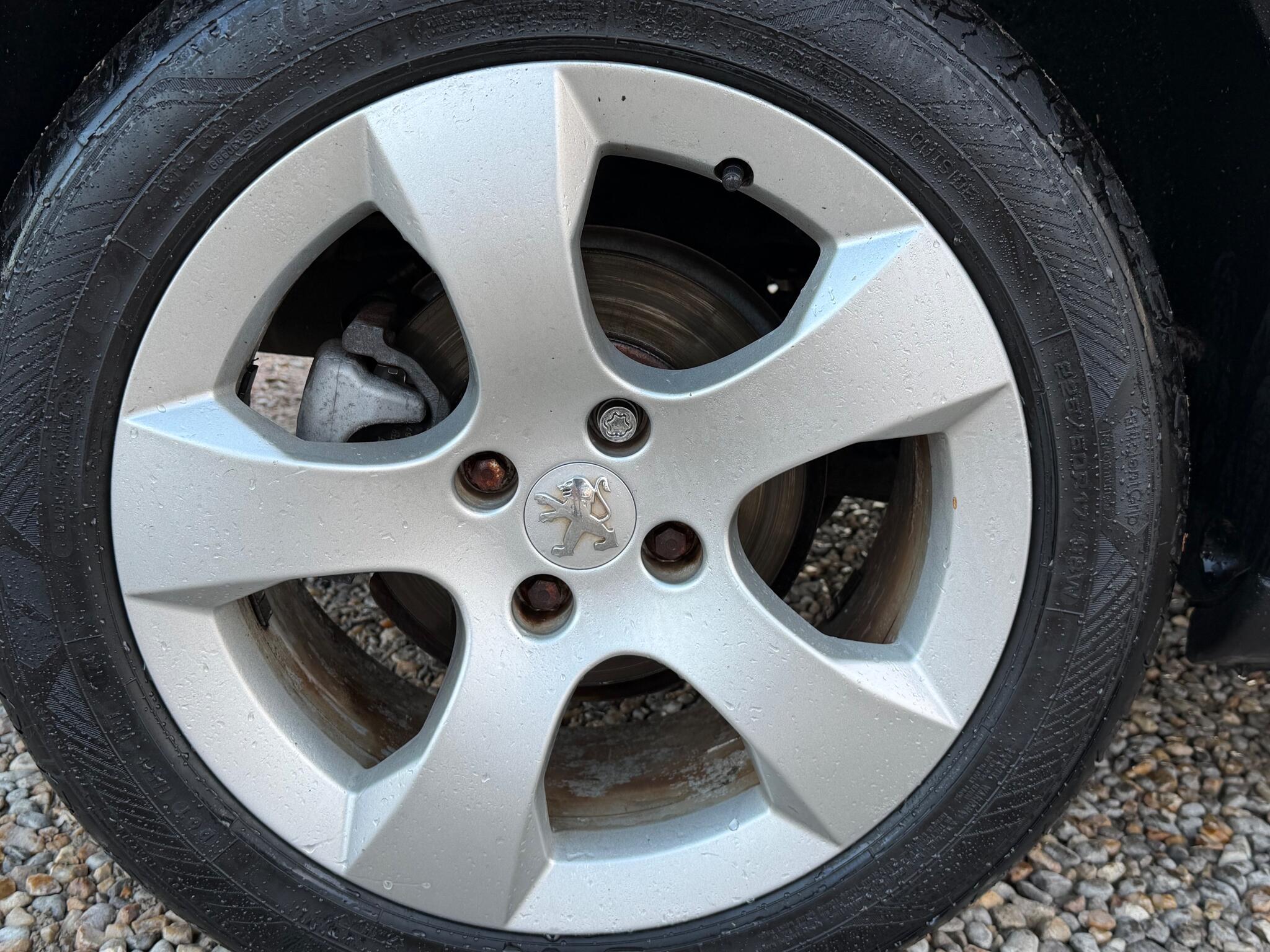 Peugeot 3008 view 2
