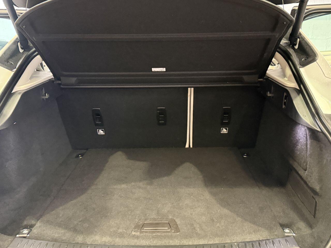 Jaguar I-Pace view 17