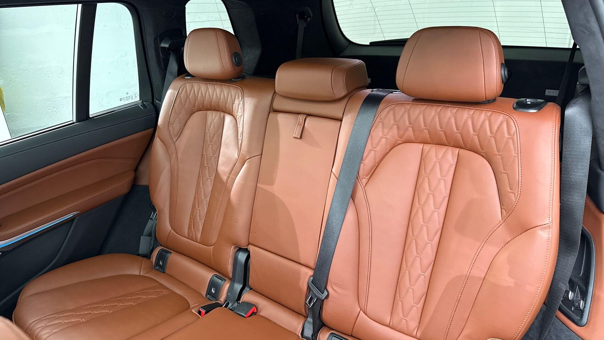 BMW X7 view 12