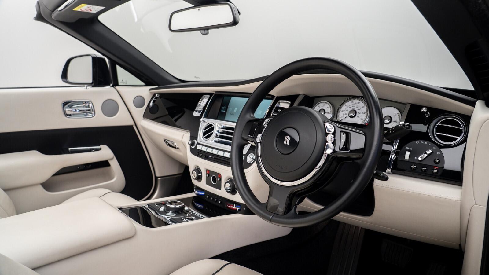 Rolls-Royce Dawn view 23