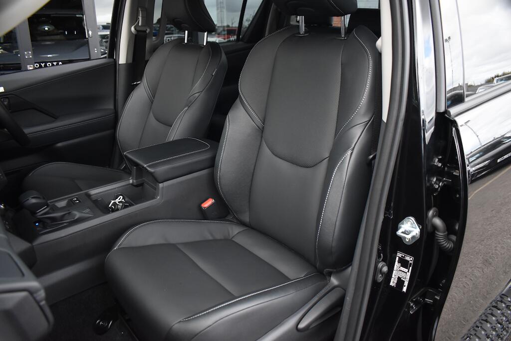 Toyota Hilux view 37