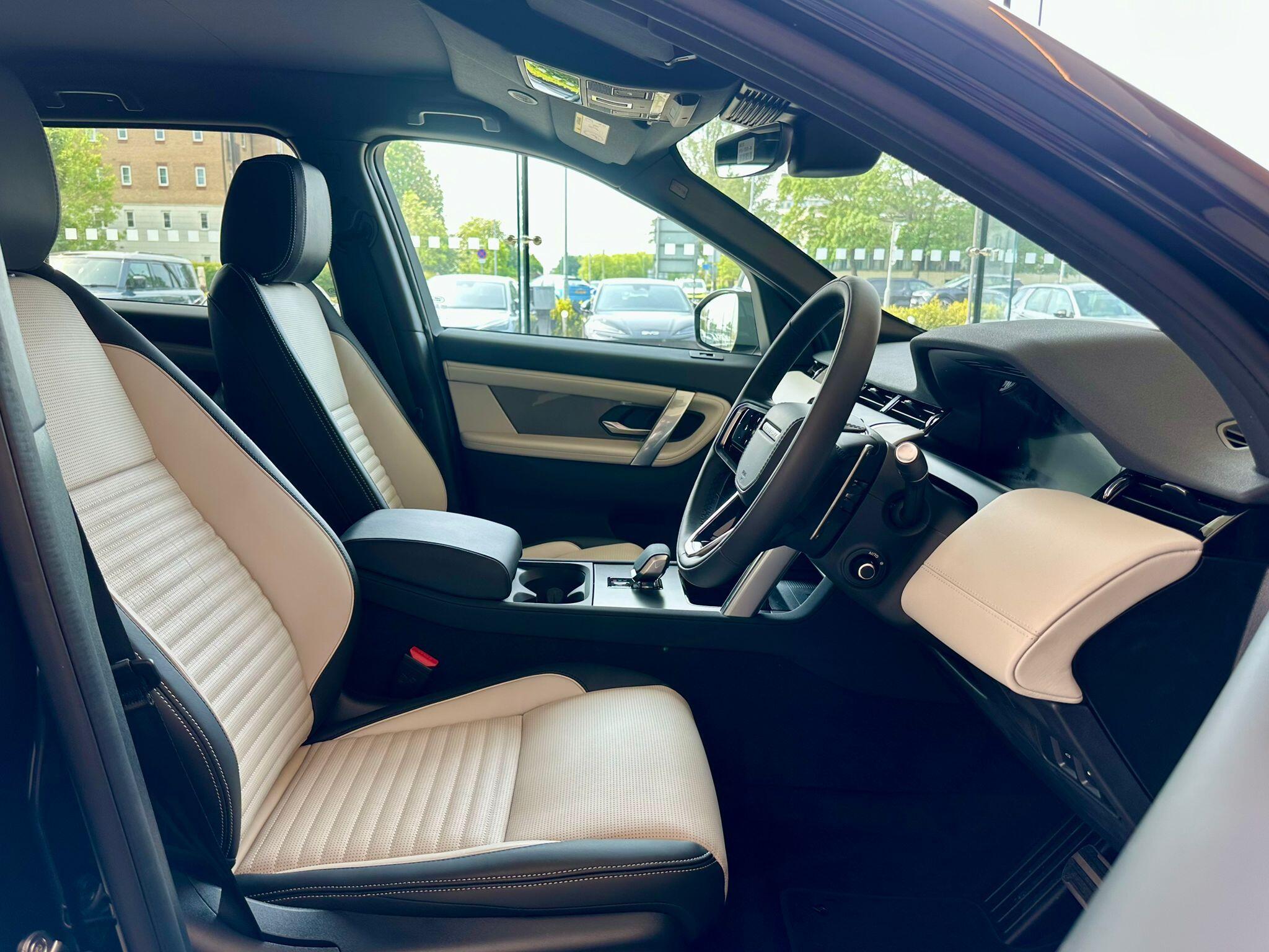 Land Rover Discovery Sport view 3