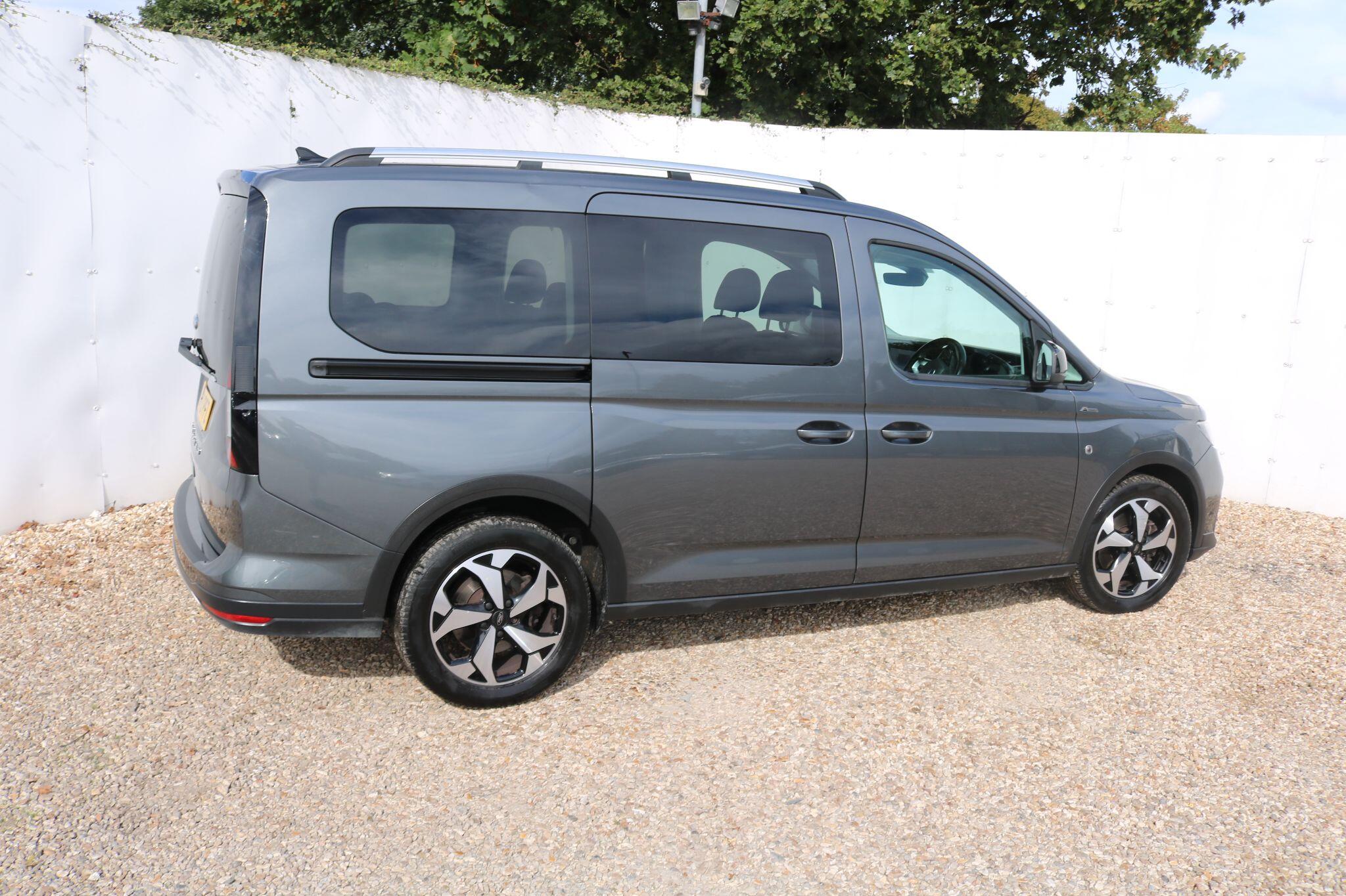 Ford Grand Tourneo Connect view 8