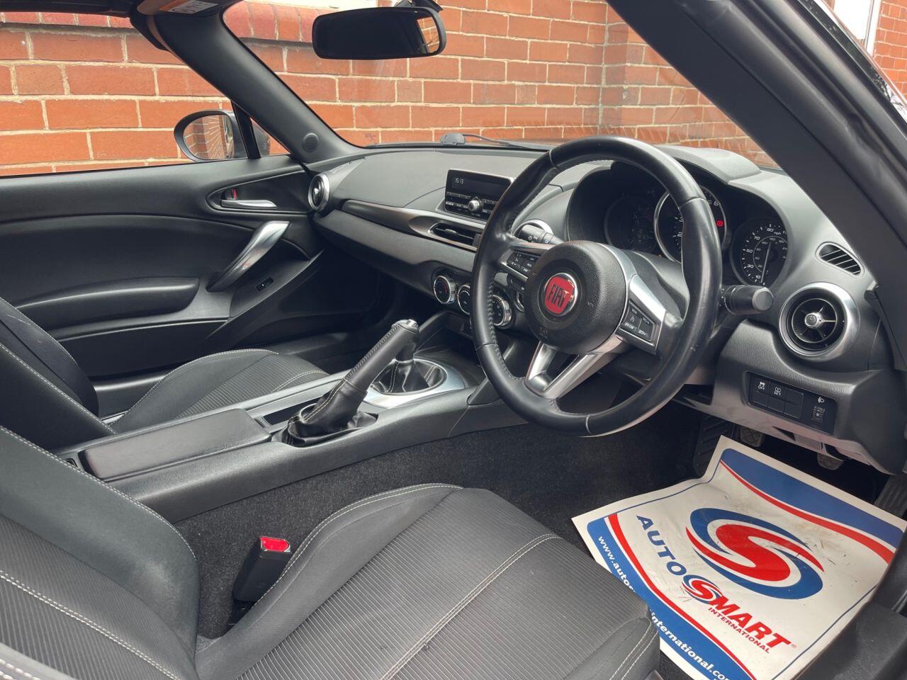 Fiat 124 Spider view 13