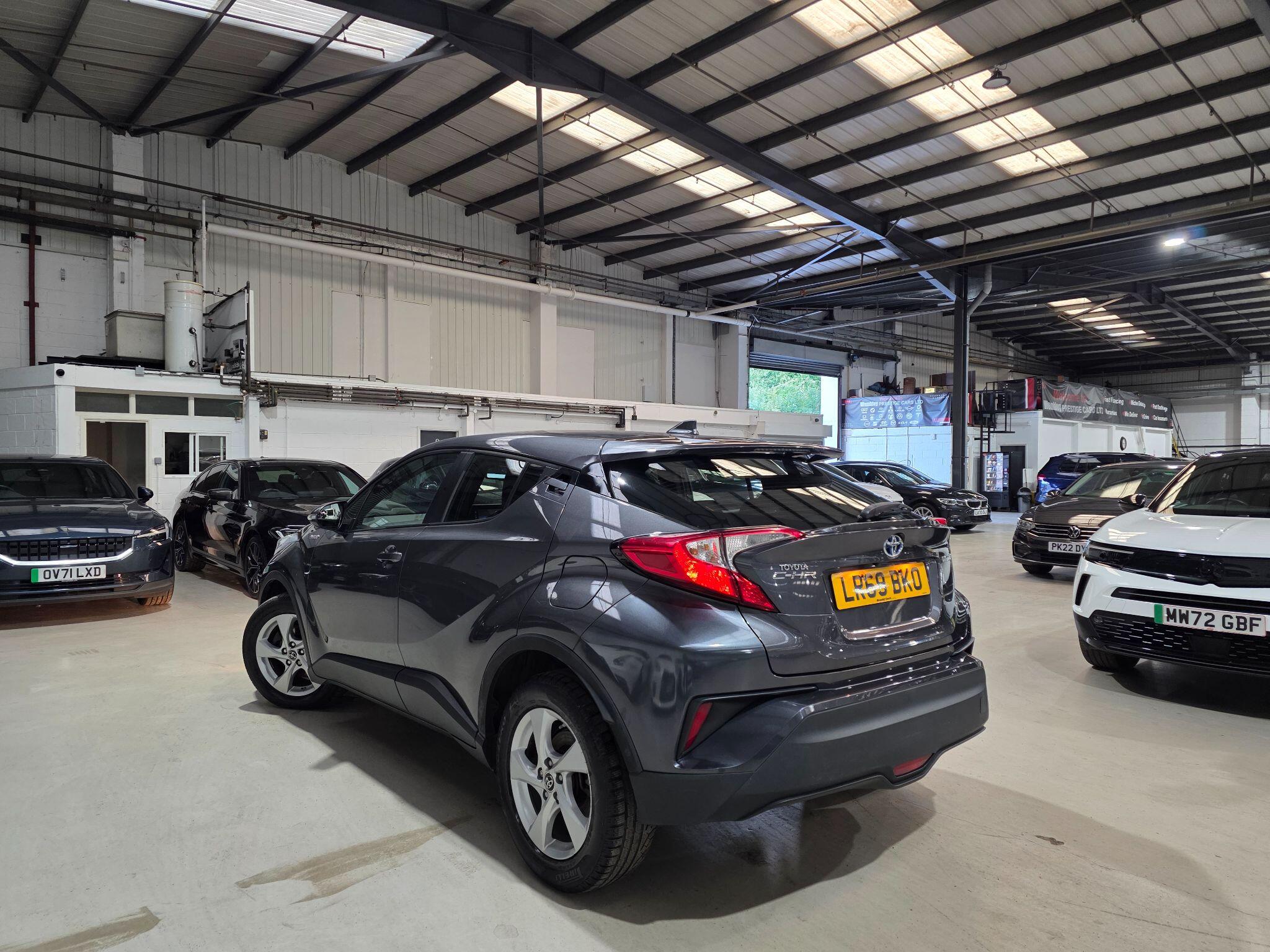 Toyota C-HR view 24