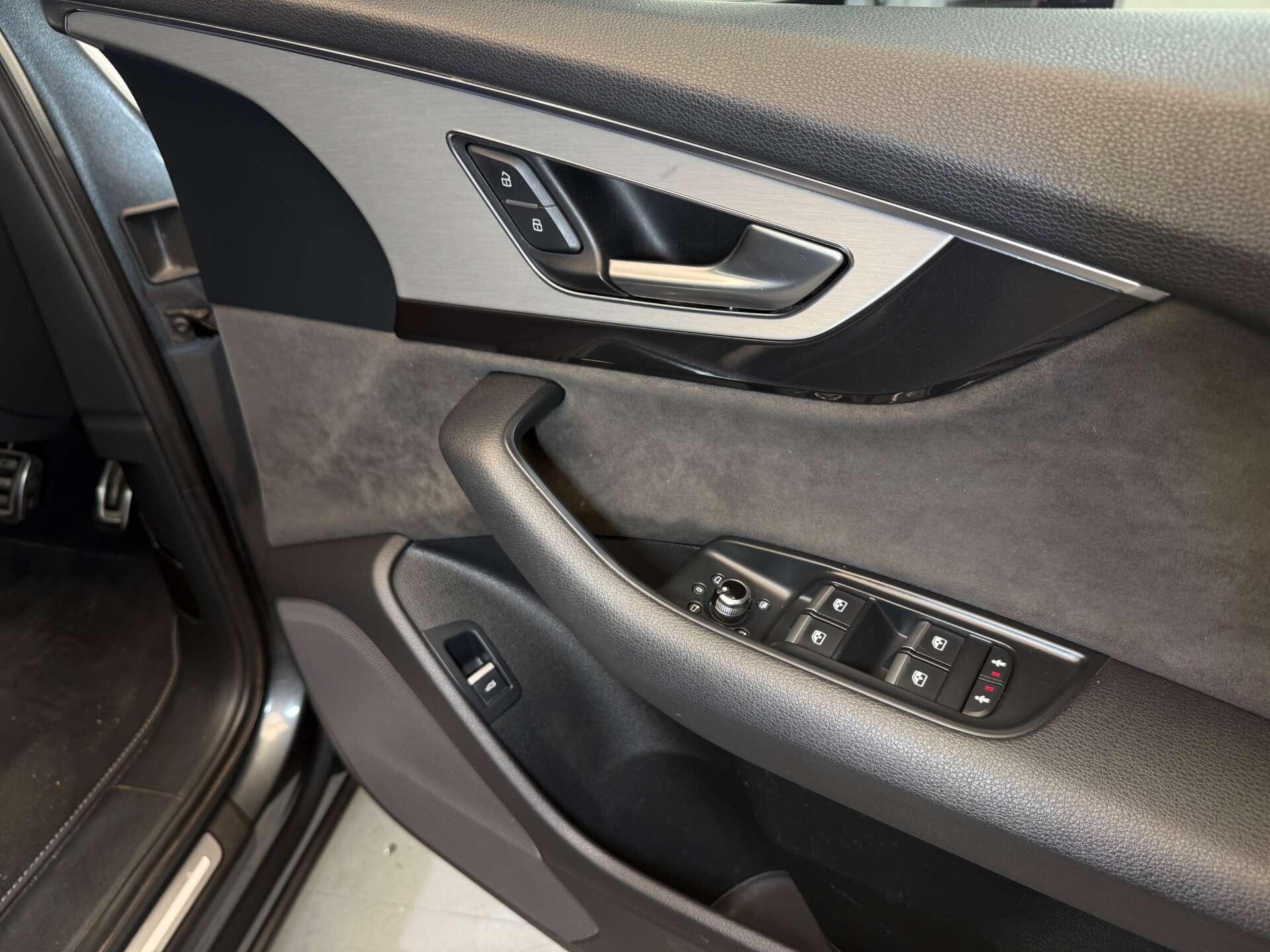 Audi Q7 view 18