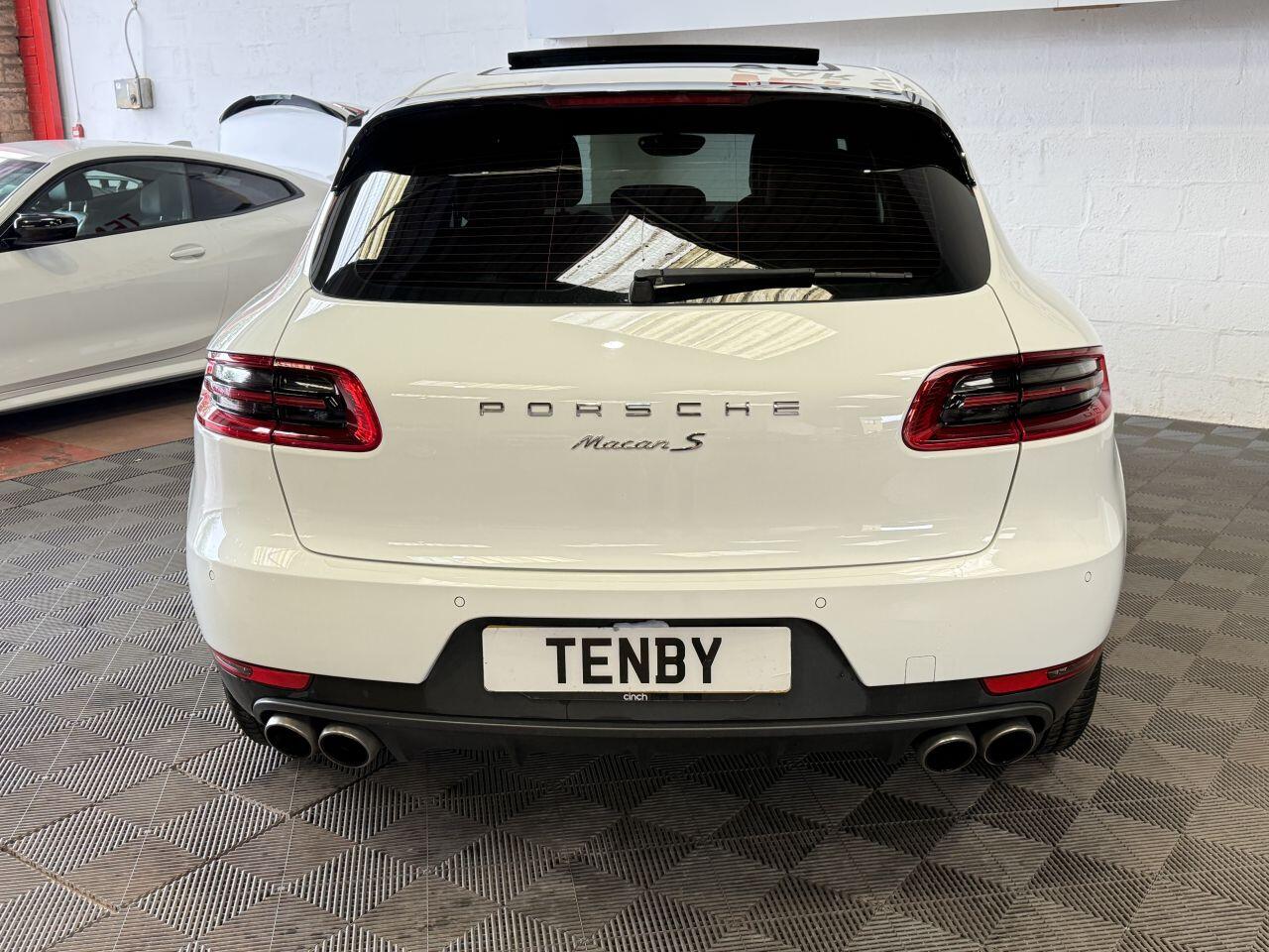 Porsche Macan view 8
