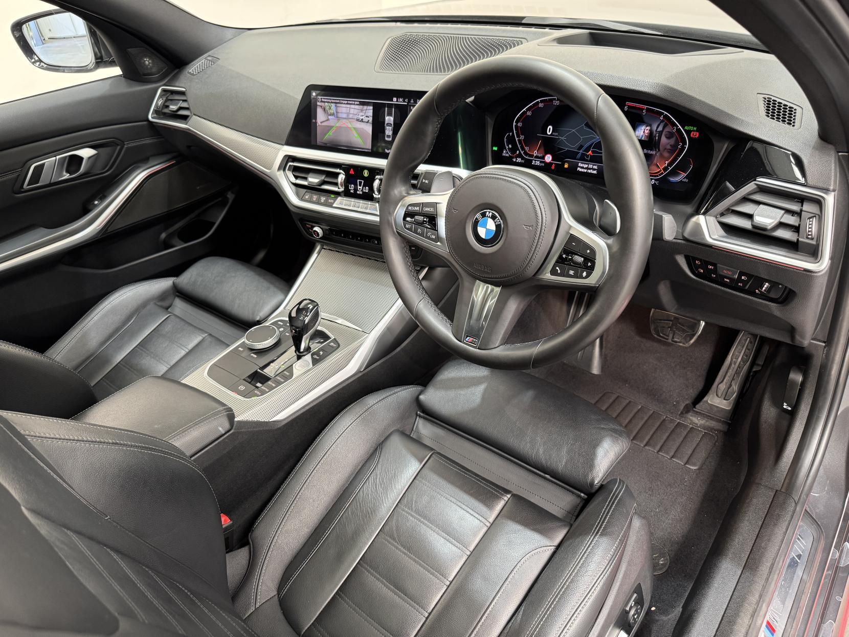 BMW 3 Series view 21