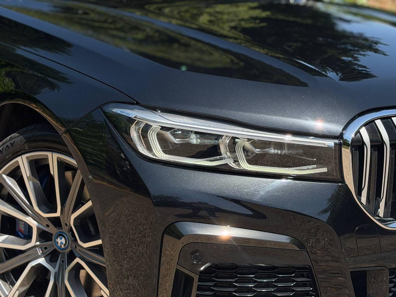 BMW 7 Series view 81