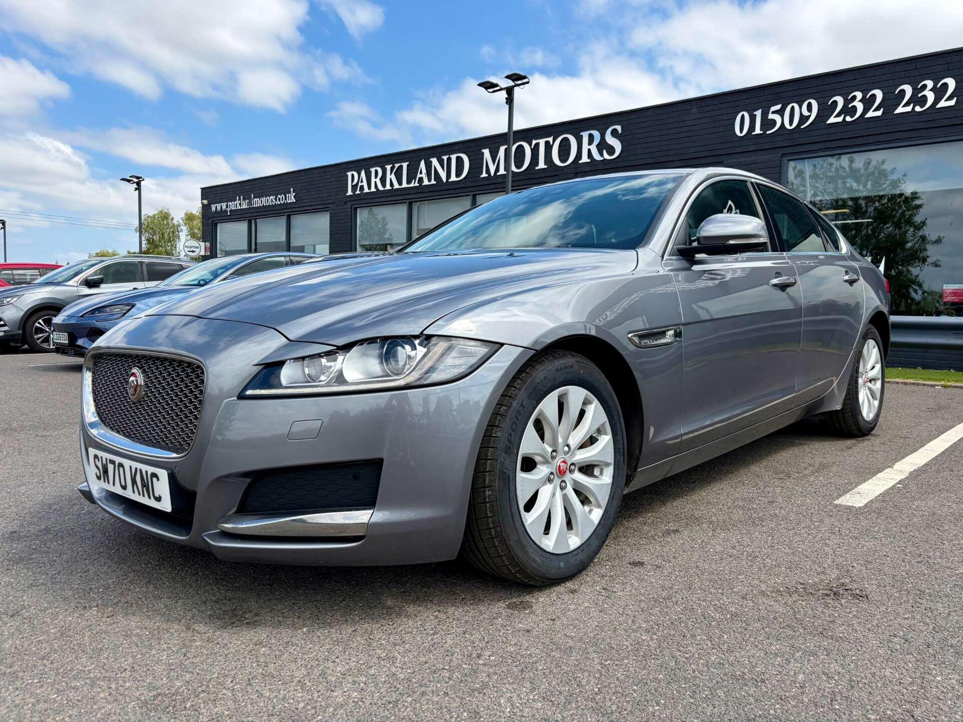Jaguar XF view 4