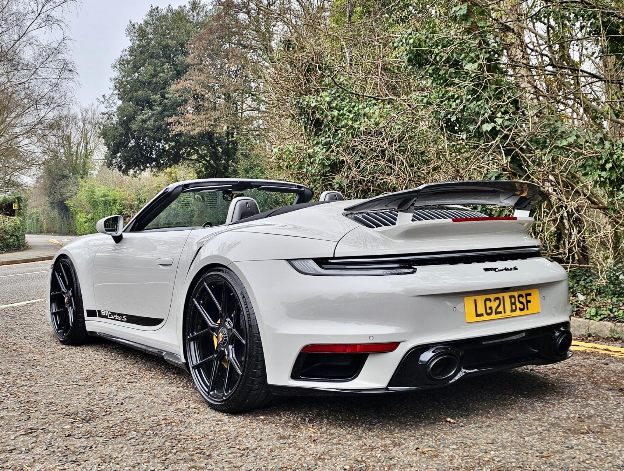 Porsche 911 view 11