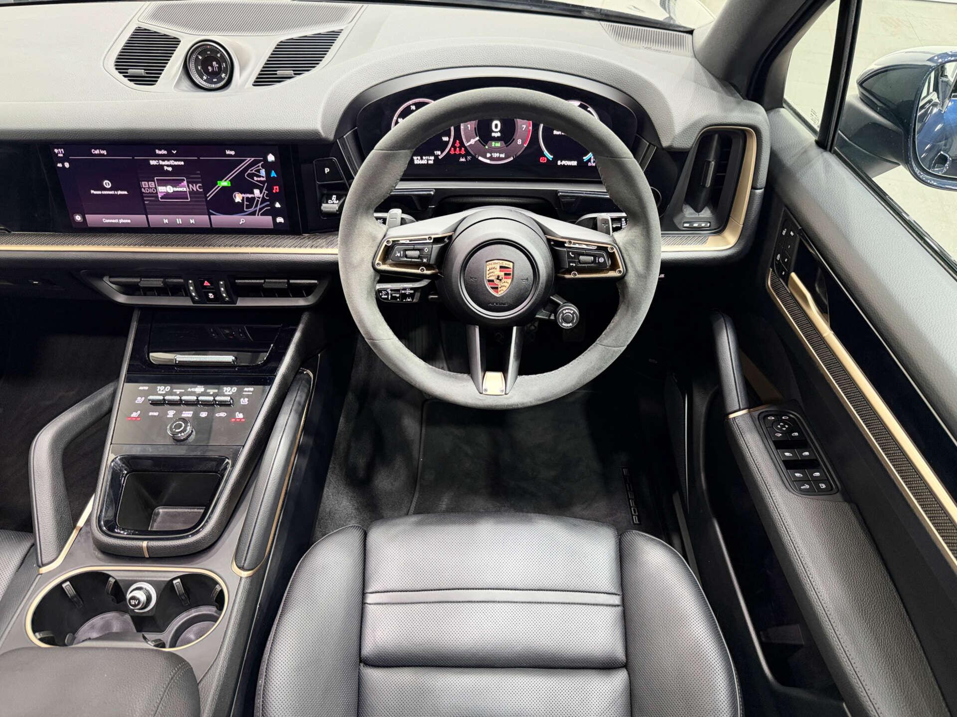 Porsche Cayenne view 19