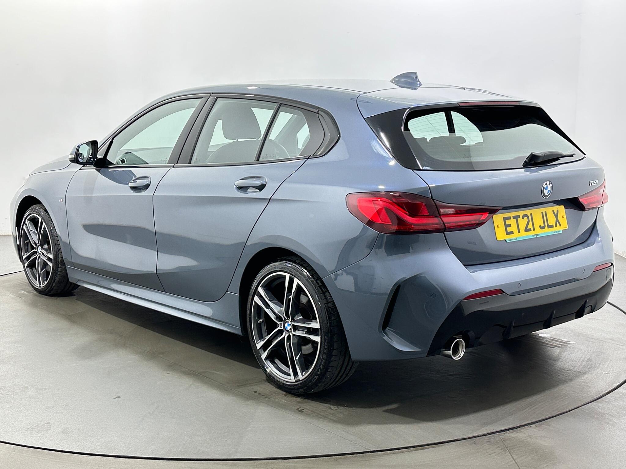 BMW 1 Series view 6