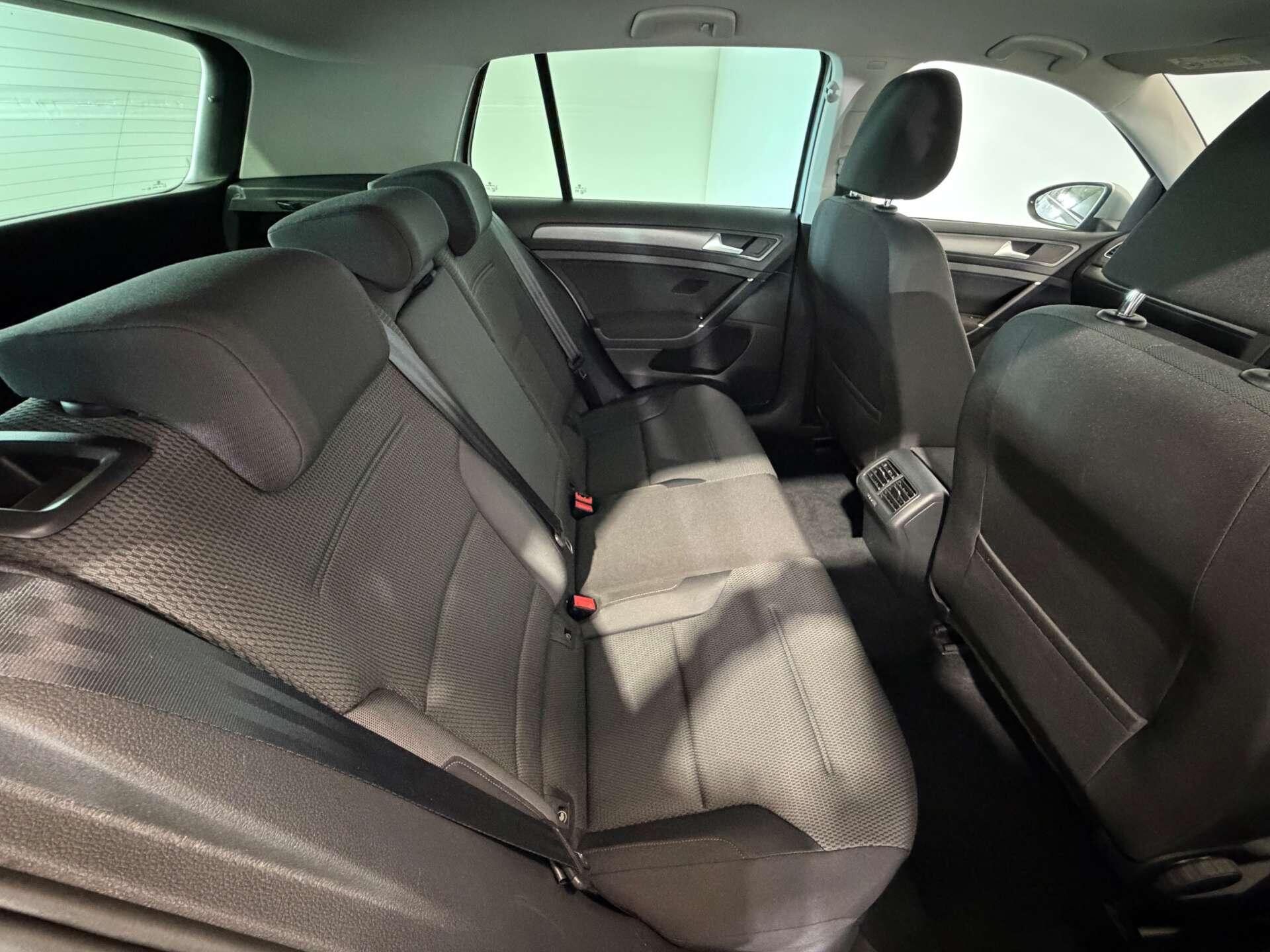 Volkswagen Golf view 50