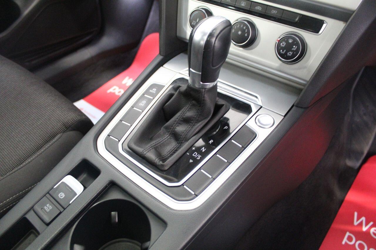 Volkswagen Passat view 46