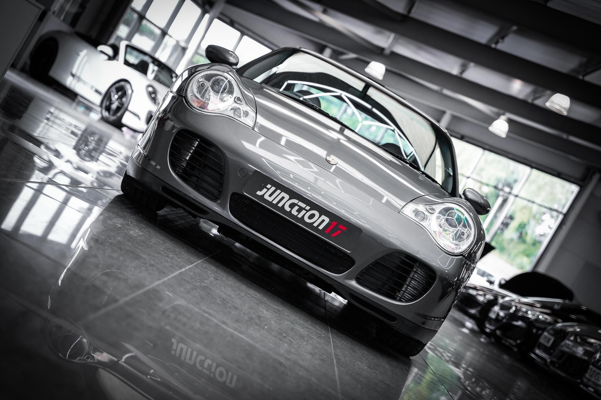 Porsche 911 view 4
