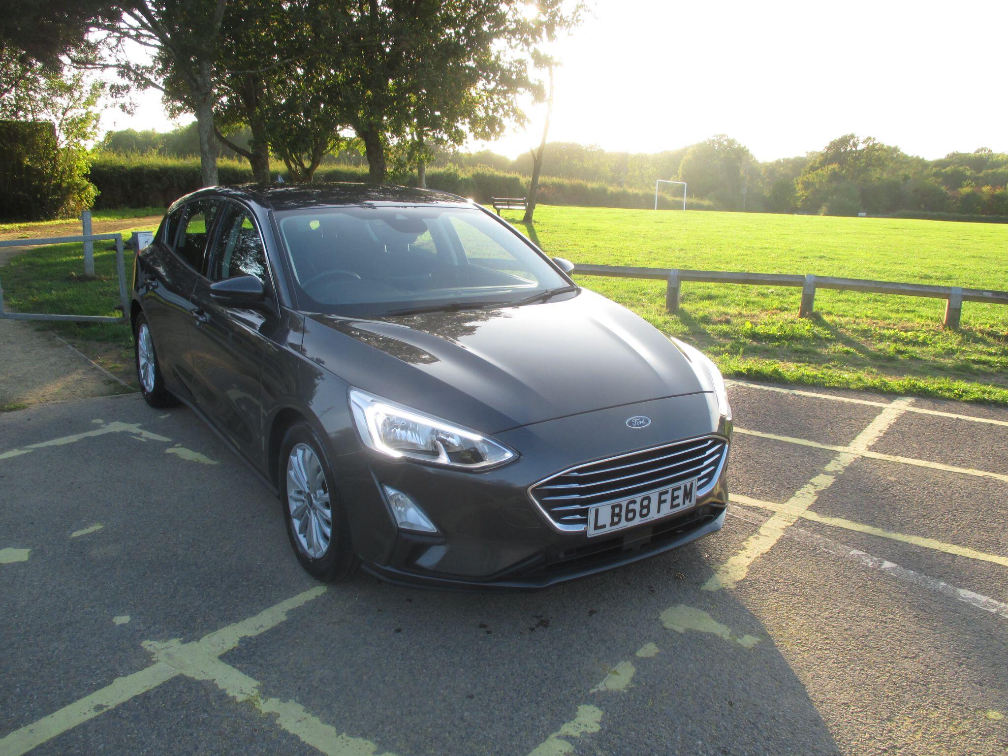 Ford Focus view 3