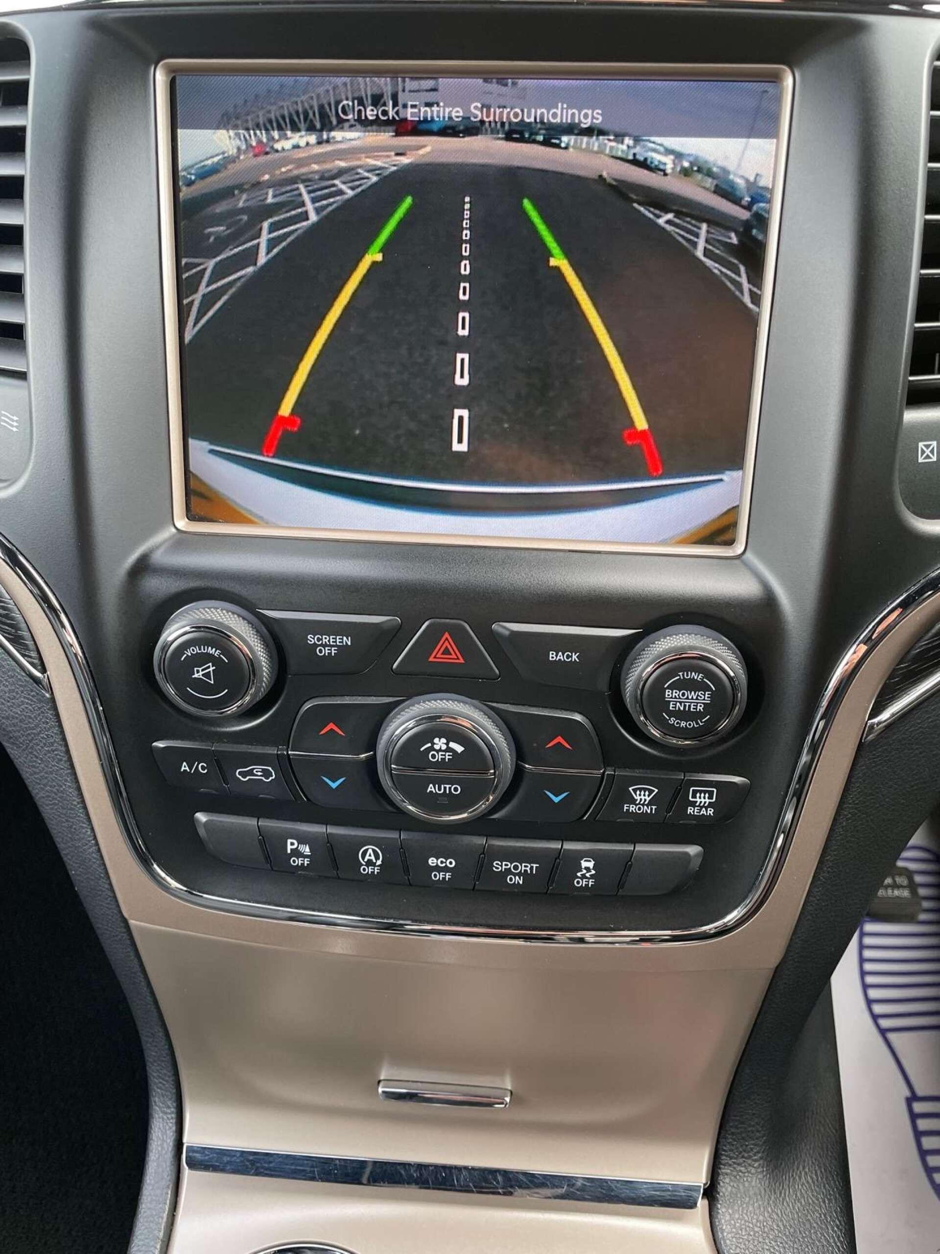 Jeep Grand Cherokee view 33