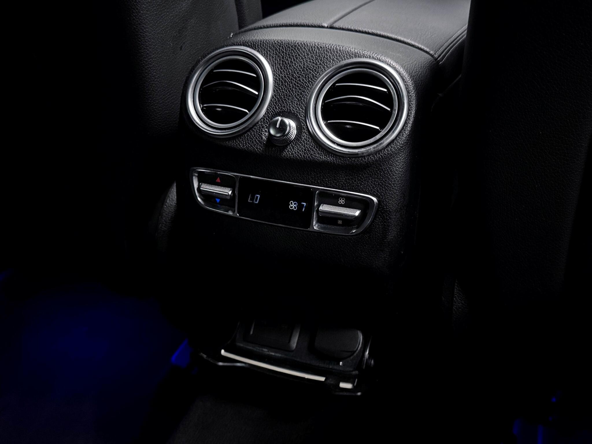 Mercedes-Benz GLC view 18