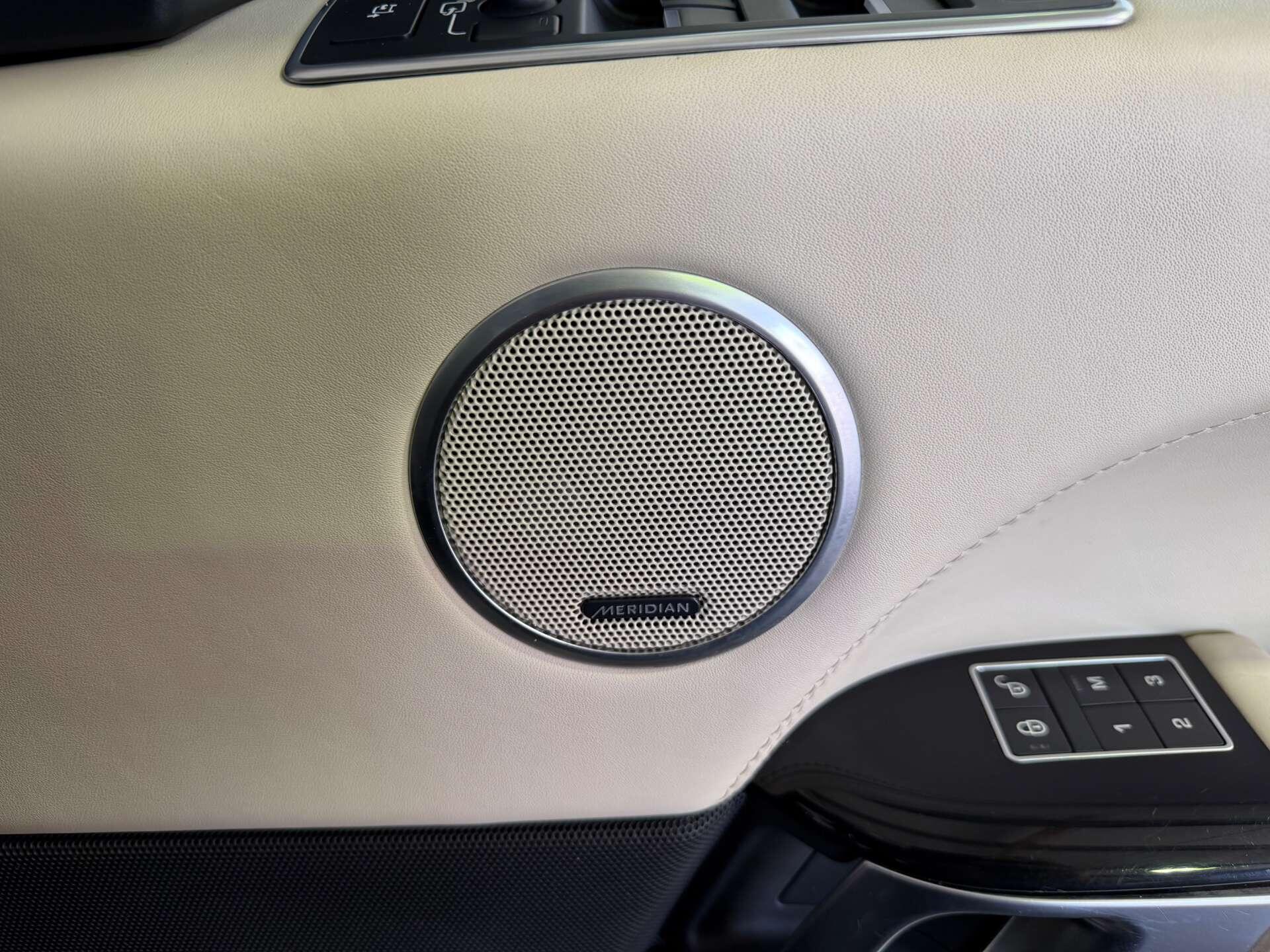 Land Rover Range Rover view 22