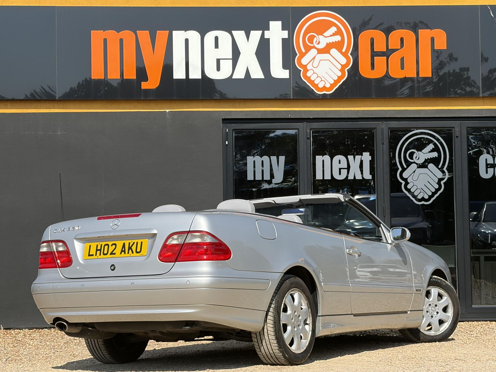 Mercedes-Benz CLK view 10