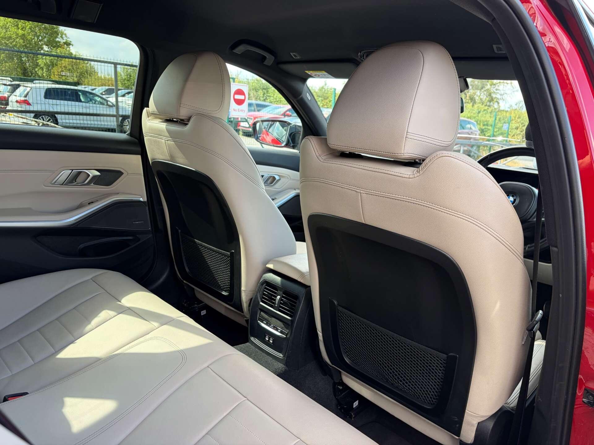 BMW 3 Series view 24