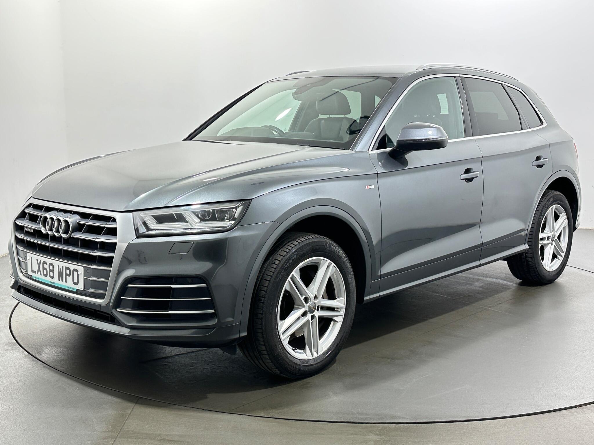 Audi Q5 view 4