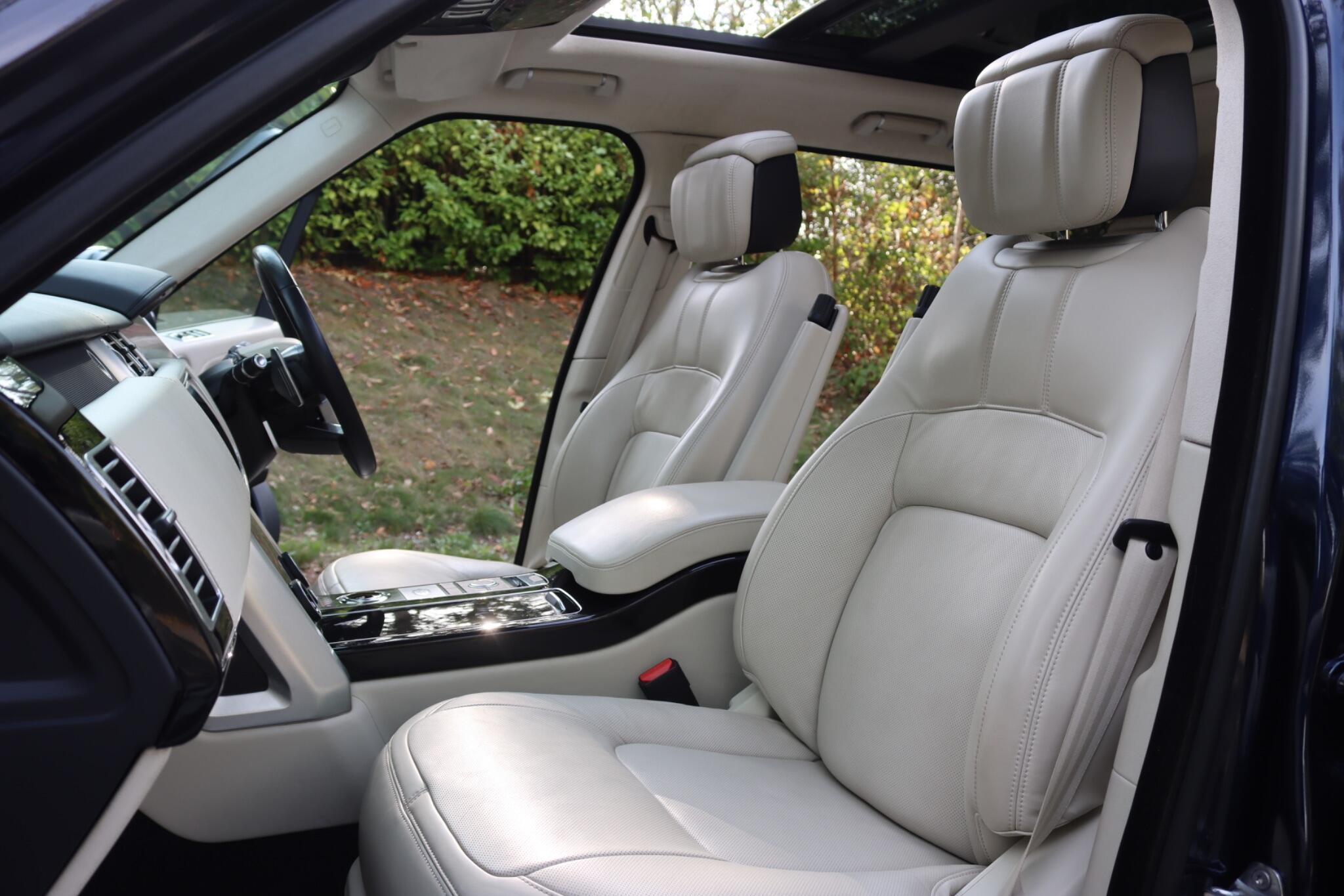 Land Rover Range Rover view 3