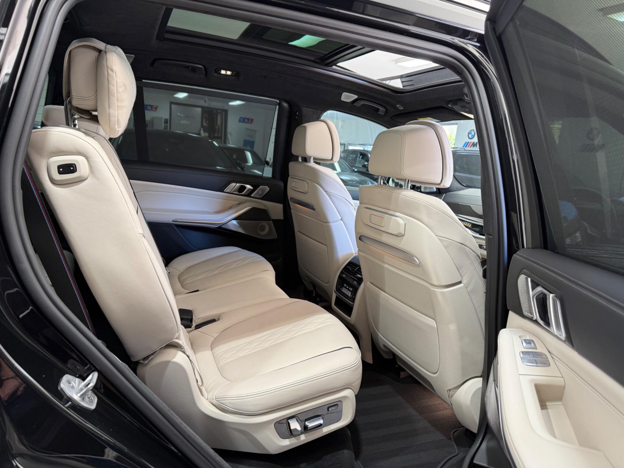 BMW X7 view 50
