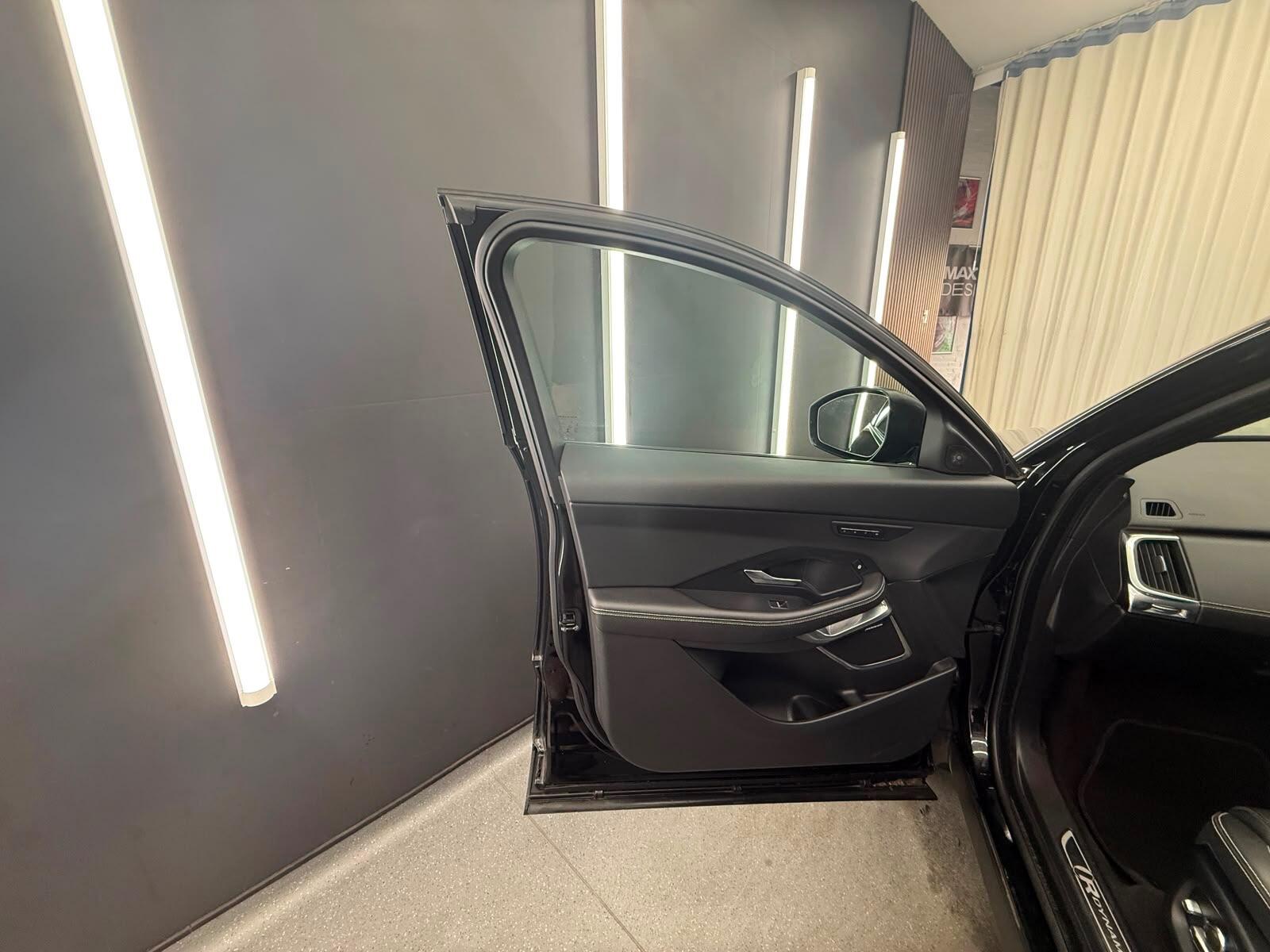 Jaguar E-Pace view 14