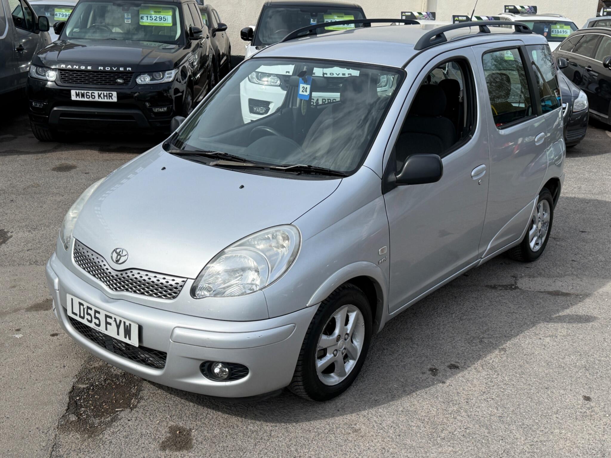 Toyota Yaris Verso - Image 10