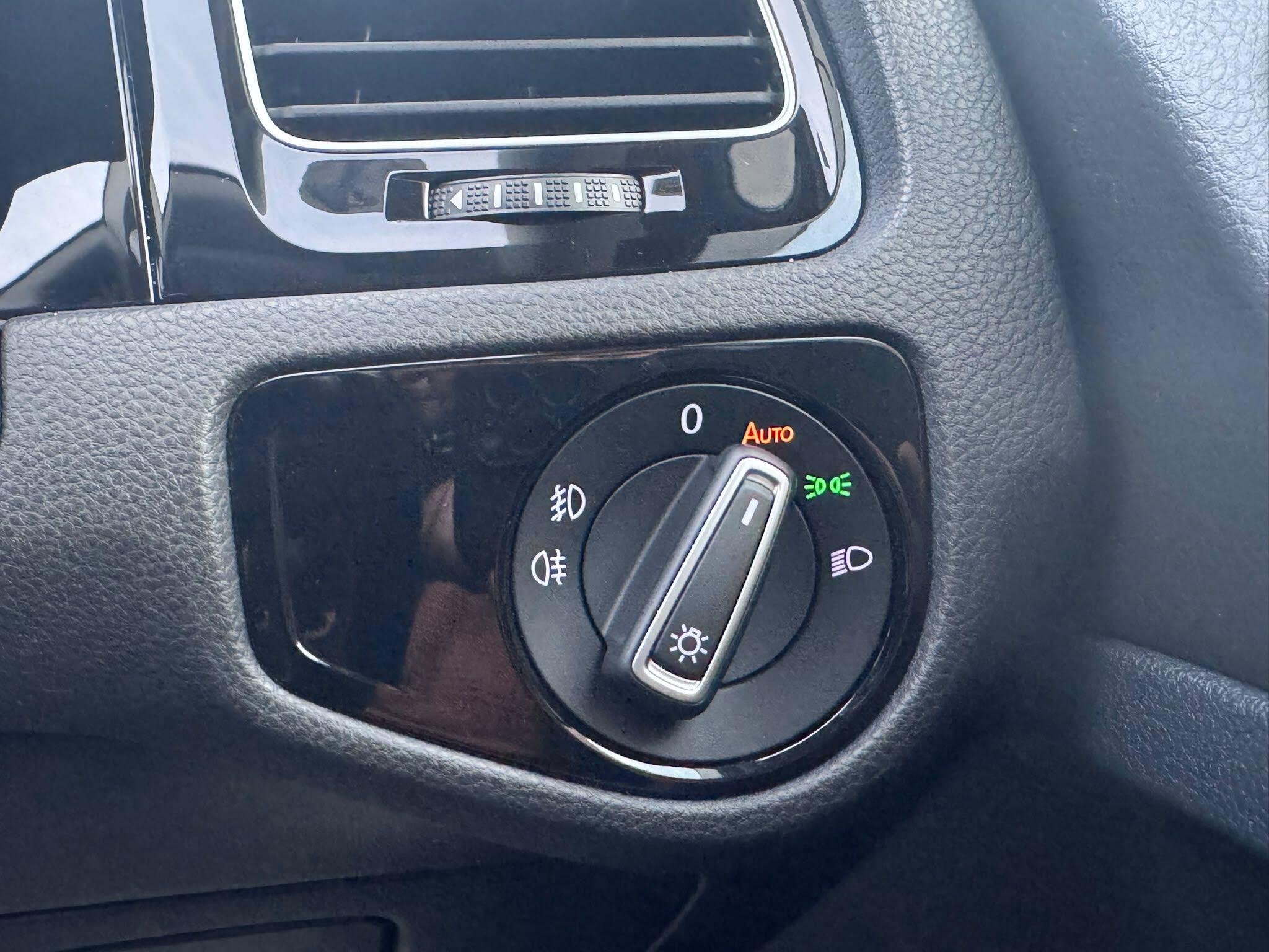 Volkswagen Golf view 20