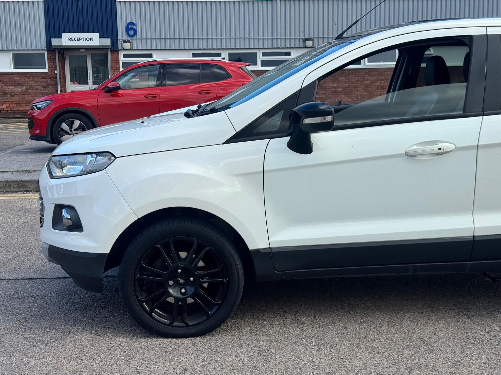 Ford Ecosport view 9